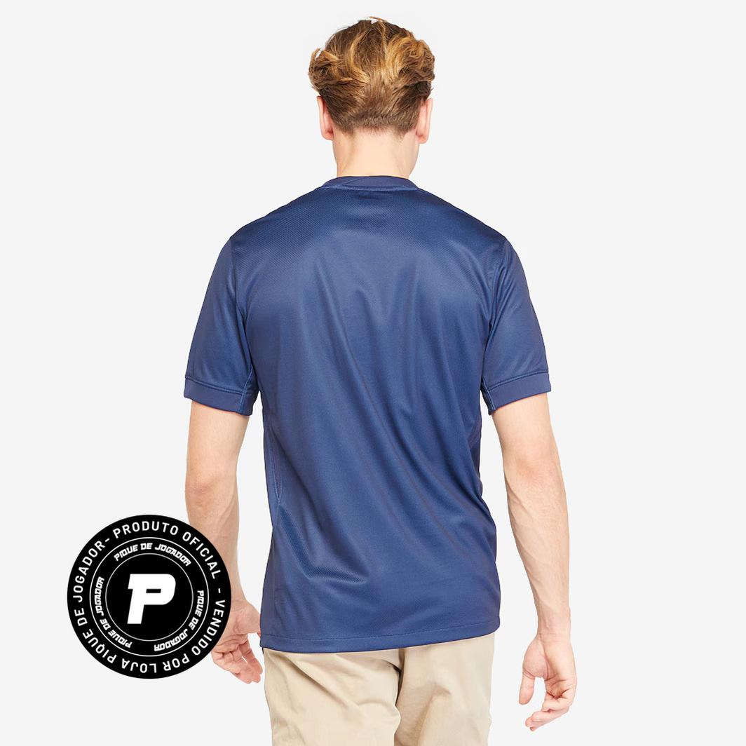 Camisa Nike Paris Saint Germain 25/26 Home, Camisa Futebol, Nike, Ficha do Produto TecnologiaDri-Fit: Sistema que controla o excesso de umidade do corpo, garantindo a rápida secagem do suor durante os exercícios. Composição: 100% PoliésterMarca: NikeIndicada para: Jogo/CasualGênero: MasculinoEscudo: BordadoOrigem: ImportadoManga: Curta-PIQUE DE JOGADOR