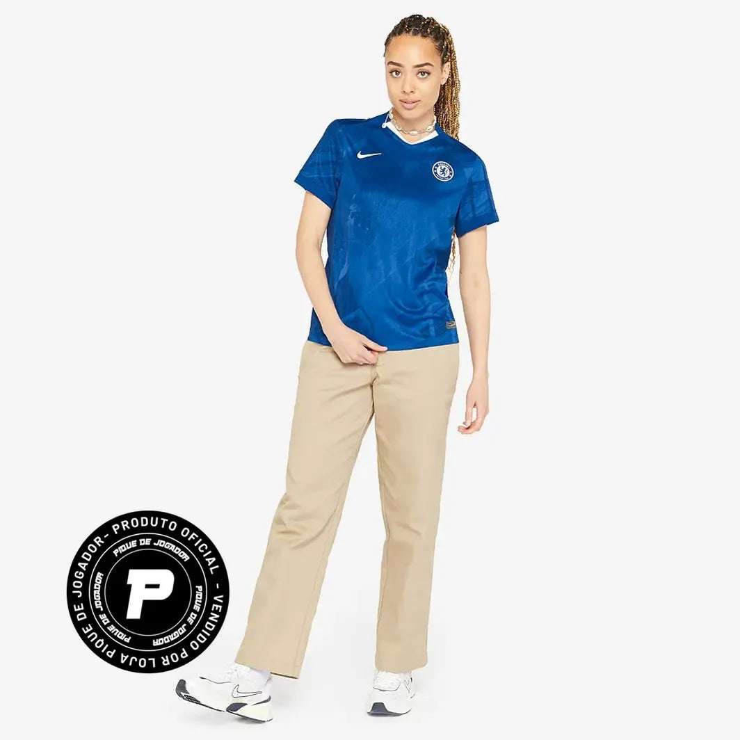 Camisa Feminina Nike Chelsea 2025/26 I Torcedor, Camisas de Futebol, PIQUE DE JOGADOR, FICHA TÉCNICA Composição: 100% PoliésterGênero: FemininoIndicada para: Jogo/CasualGênero: MasculinoEscudo: EmborrachadoOrigem: ImportadoManga: Curta-PIQUE DE JOGADOR