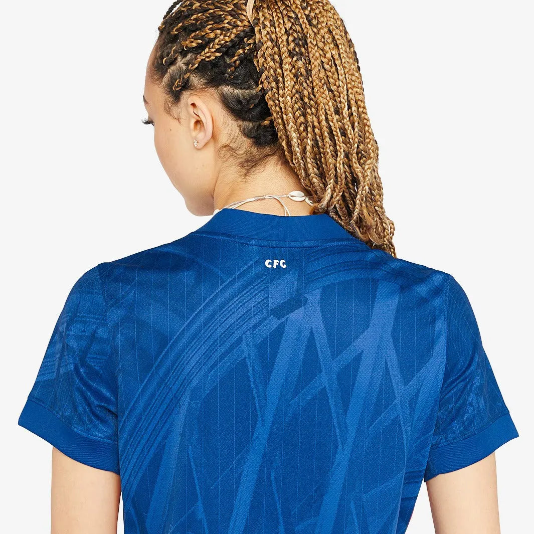 Camisa Feminina Nike Chelsea 2025/26 I Torcedor, Camisas de Futebol, PIQUE DE JOGADOR, FICHA TÉCNICA Composição: 100% PoliésterGênero: FemininoIndicada para: Jogo/CasualGênero: MasculinoEscudo: EmborrachadoOrigem: ImportadoManga: Curta-PIQUE DE JOGADOR
