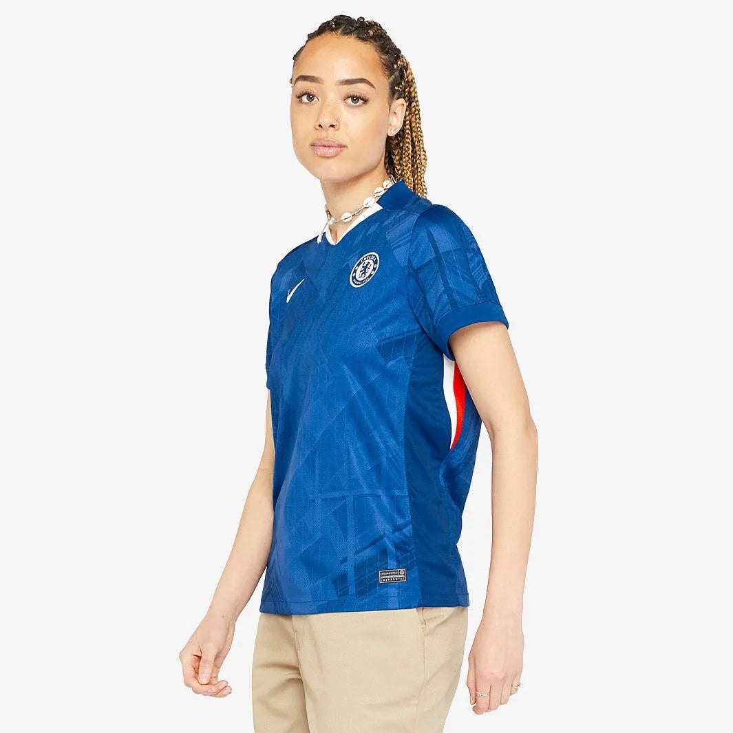 Camisa Feminina Nike Chelsea 2025/26 I Torcedor, Camisas de Futebol, PIQUE DE JOGADOR, FICHA TÉCNICA Composição: 100% PoliésterGênero: FemininoIndicada para: Jogo/CasualGênero: MasculinoEscudo: EmborrachadoOrigem: ImportadoManga: Curta-PIQUE DE JOGADOR