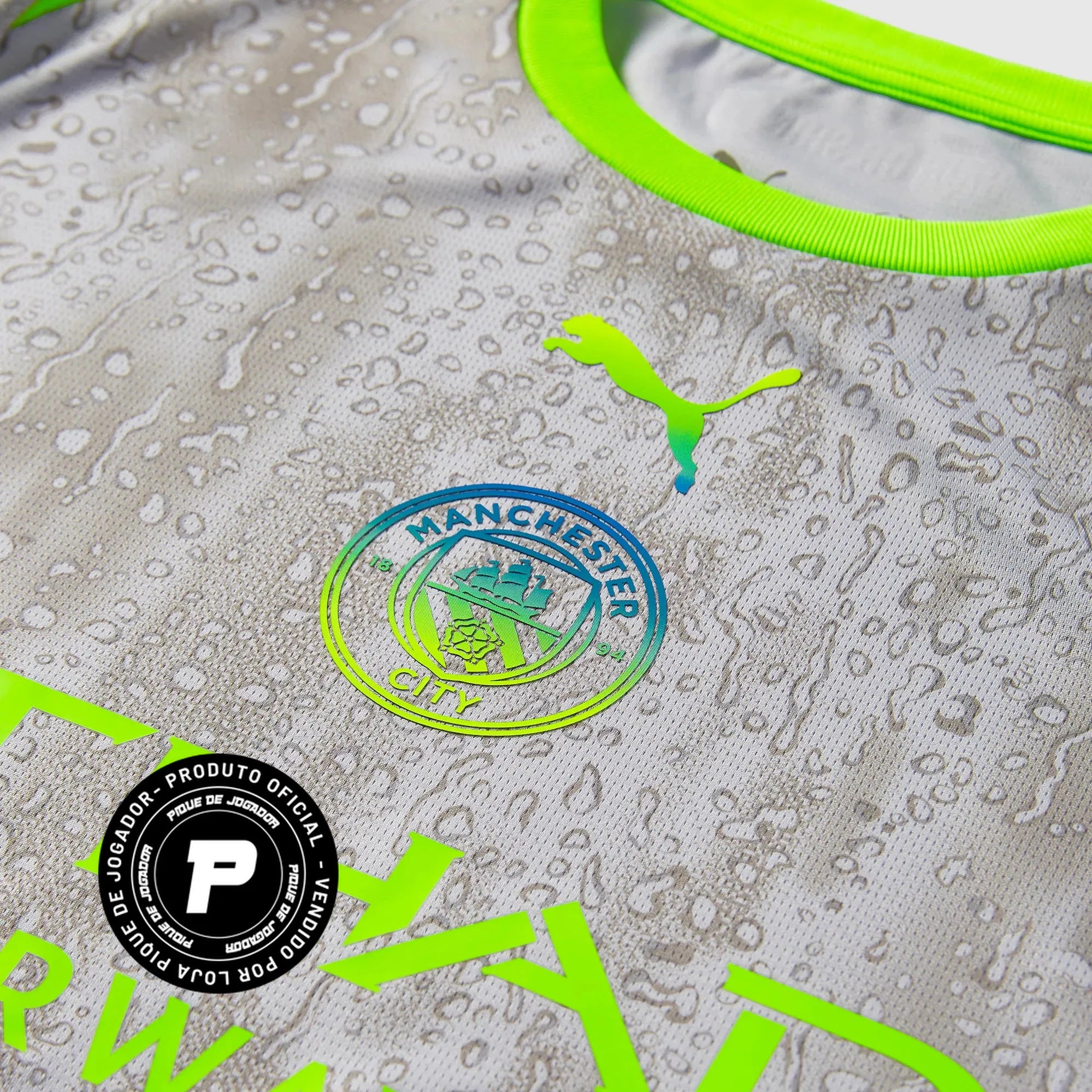 Camisa Puma Manchester City 25/26 Third, Camisa Futebol, Puma, Ficha do Produto TecnologiaDryCell: Sistema que controla o excesso de umidade do corpo, garantindo a rápida secagem do suor durante os exercícios. Composição: 100% PoliésterMarca: PumaIndicada para: Jogo/CasualGênero: MasculinoEscudo: BordadoOrigem: ImportadoManga: Curta-PIQUE DE JOGADOR