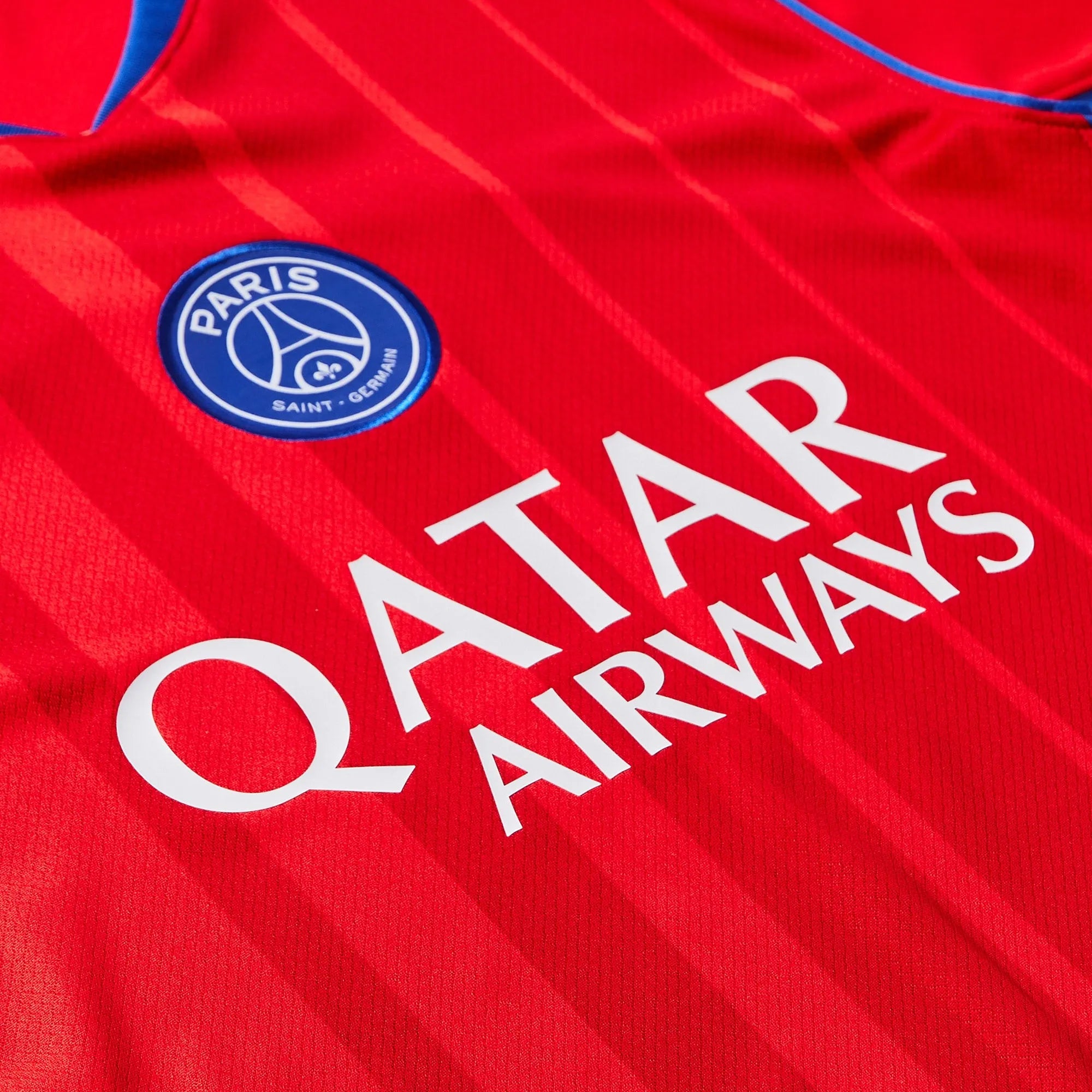 Camisa Nike Paris Saint Germain 25/26 Third, Camisa Futebol, Nike, Ficha do Produto TecnologiaDri-Fit: Sistema que controla o excesso de umidade do corpo, garantindo a rápida secagem do suor durante os exercícios. Composição: 100% PoliésterMarca: NikeIndicada para: Jogo/CasualGênero: MasculinoEscudo: BordadoOrigem: ImportadoManga: Curta-PIQUE DE JOGADOR