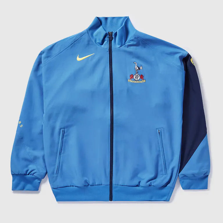 Jaqueta Nike Tottenham 2025/26 Strike, Camisas de Futebol, ., Paixão pelo Futebol, Qualidade de Verdade Vista sua paixão com orgulho. Na Arquibancada Esportes, cada peça é escolhida e desenvolvida com atenção aos detalhes para entregarconforto, durabilidade e acabamento de alto nível. Ideal para quem vive futebol dentro e fora do estádio. Nossas camisas e artigos esportivos contam com tecido premium, toque macio e caimento moderno – perfeitos para o dia a dia,para colecionar ou para torcer pelo seu time. De