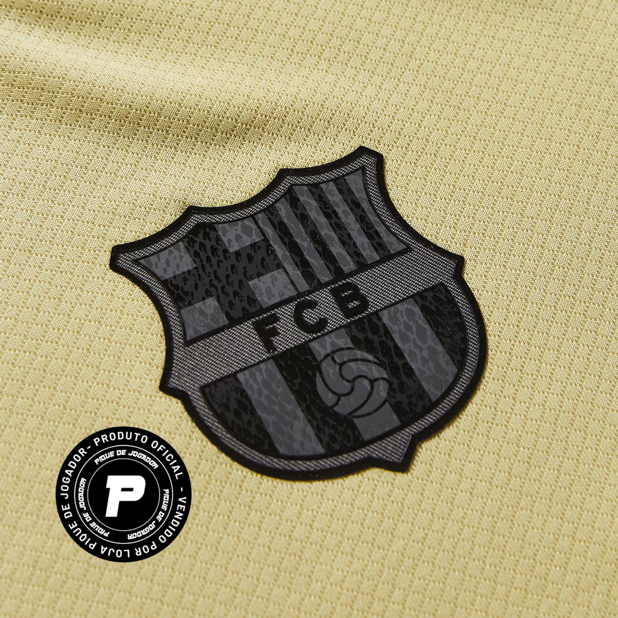 Camisa Nike Barcelona 25/26 Away, Camisa Futebol, Nike, Ficha do Produto TecnologiaDri-Fit: Sistema que controla o excesso de umidade do corpo, garantindo a rápida secagem do suor durante os exercícios. Composição: 100% PoliésterMarca: NikeIndicada para: Jogo/CasualGênero: MasculinoEscudo: BordadoOrigem: ImportadoManga: Curta-PIQUE DE JOGADOR