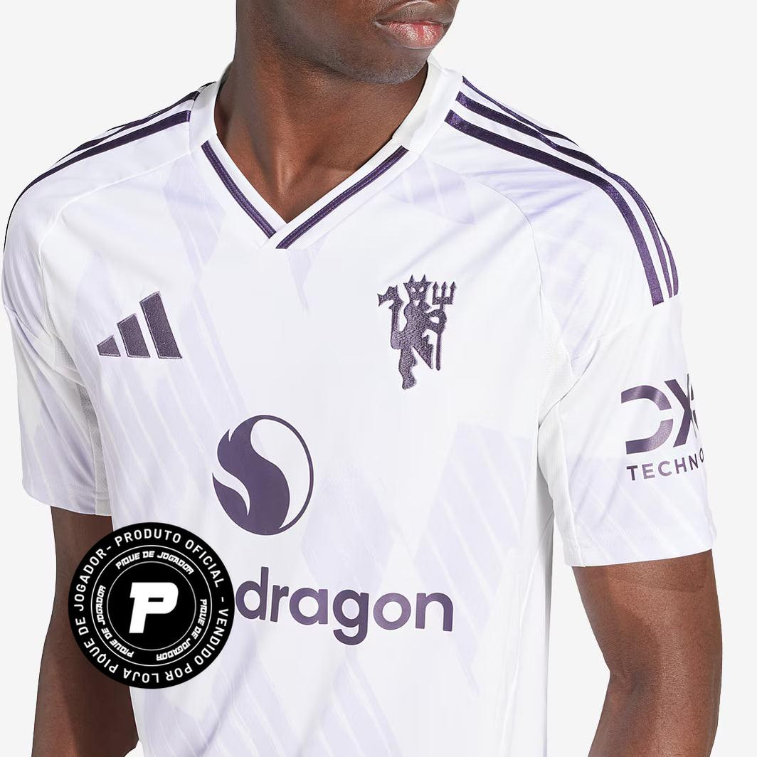 Camisa Adidas Manchester United 25/26 Away, Camisa Futebol, Adidas, Ficha do Produto TecnologiaAeroReady: Sistema que controla o excesso de umidade do corpo, garantindo a rápida secagem do suor durante os exercícios. Composição: 100% PoliésterMarca: AdidasIndicada para: Jogo/CasualGênero: MasculinoEscudo: BordadoOrigem: ImportadoManga: Curta-PIQUE DE JOGADOR
