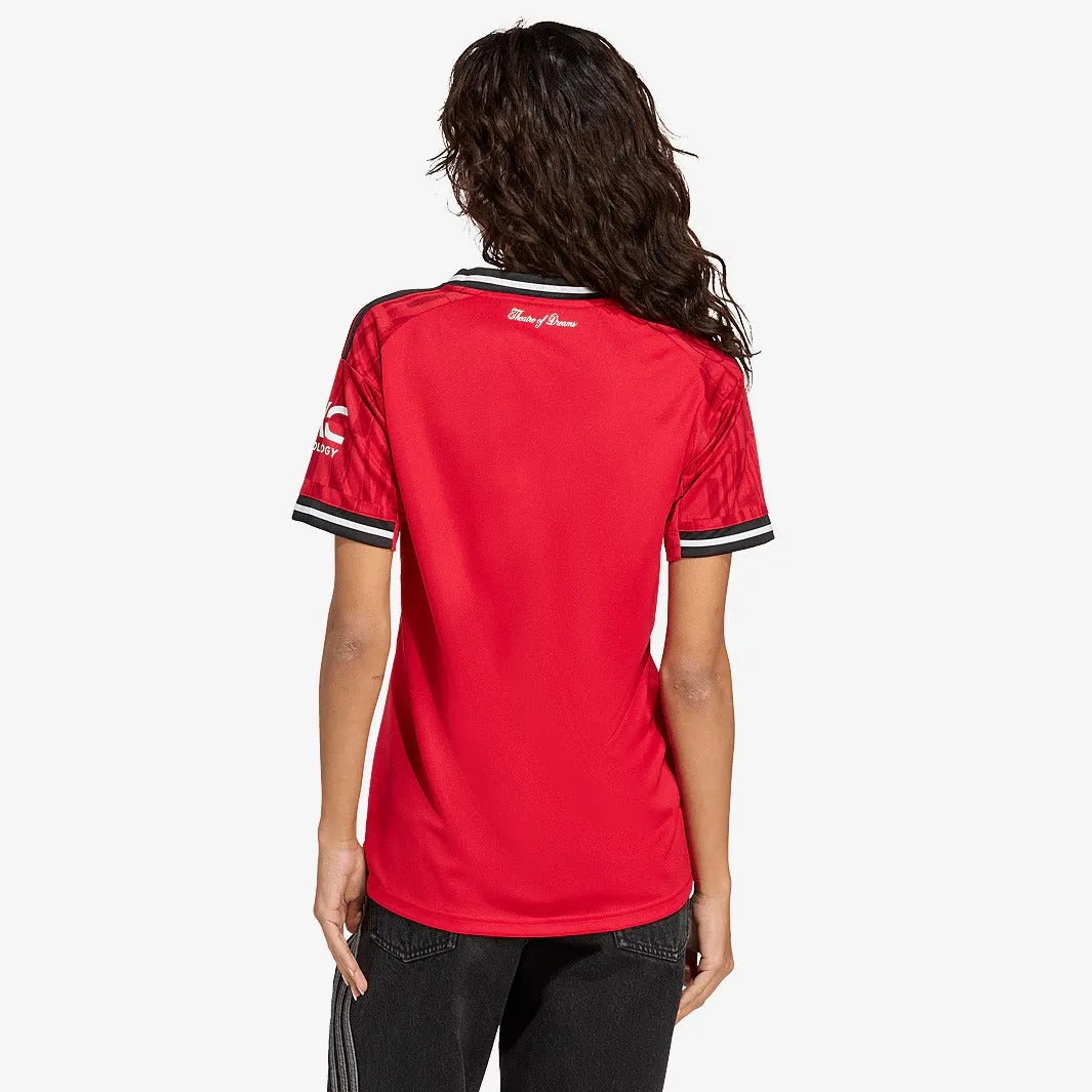 Camisa Feminina adidas Manchester United 2025/26 I, Camisas de Futebol, PIQUE DE JOGADOR, FICHA TÉCNICA Composição: 100% PoliésterGênero: FemininoIndicada para: Jogo/CasualGênero: MasculinoEscudo: EmborrachadoOrigem: ImportadoManga: Curta-PIQUE DE JOGADOR