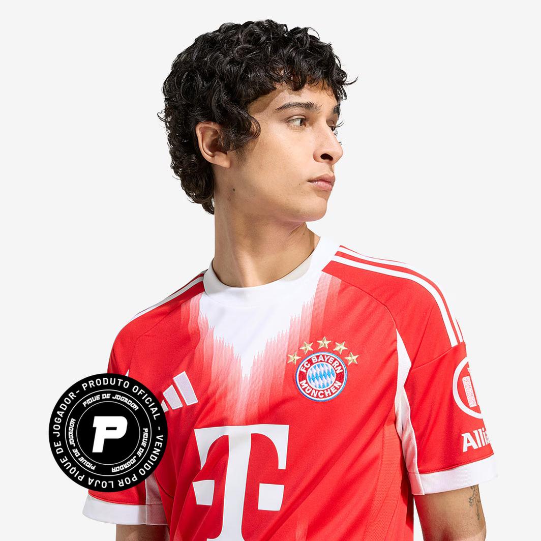 Camisa Adidas Bayern de Munique 25/26 Home, Camisa Futebol, Adidas, Ficha do Produto TecnologiaAeroReady: Sistema que controla o excesso de umidade do corpo, garantindo a rápida secagem do suor durante os exercícios. Composição: 100% PoliésterMarca: AdidasIndicada para: Jogo/CasualGênero: MasculinoEscudo: BordadoOrigem: ImportadoManga: Curta-PIQUE DE JOGADOR