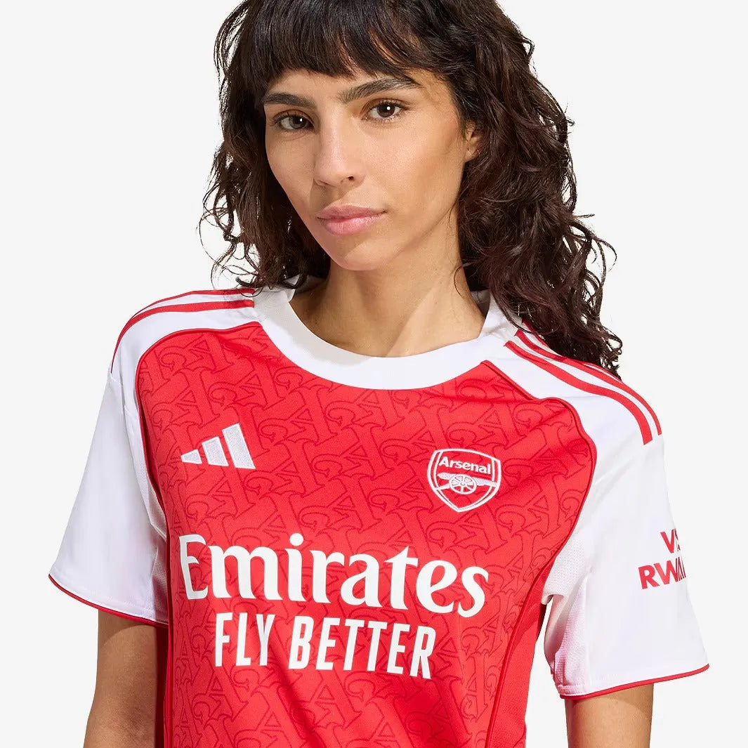 Camisa Feminina adidas Arsenal 2024/25 I, Camisas de Futebol, PIQUE DE JOGADOR, FICHA TÉCNICA Composição: 100% PoliésterGênero: FemininoIndicada para: Jogo/CasualGênero: MasculinoEscudo: EmborrachadoOrigem: ImportadoManga: Curta-PIQUE DE JOGADOR