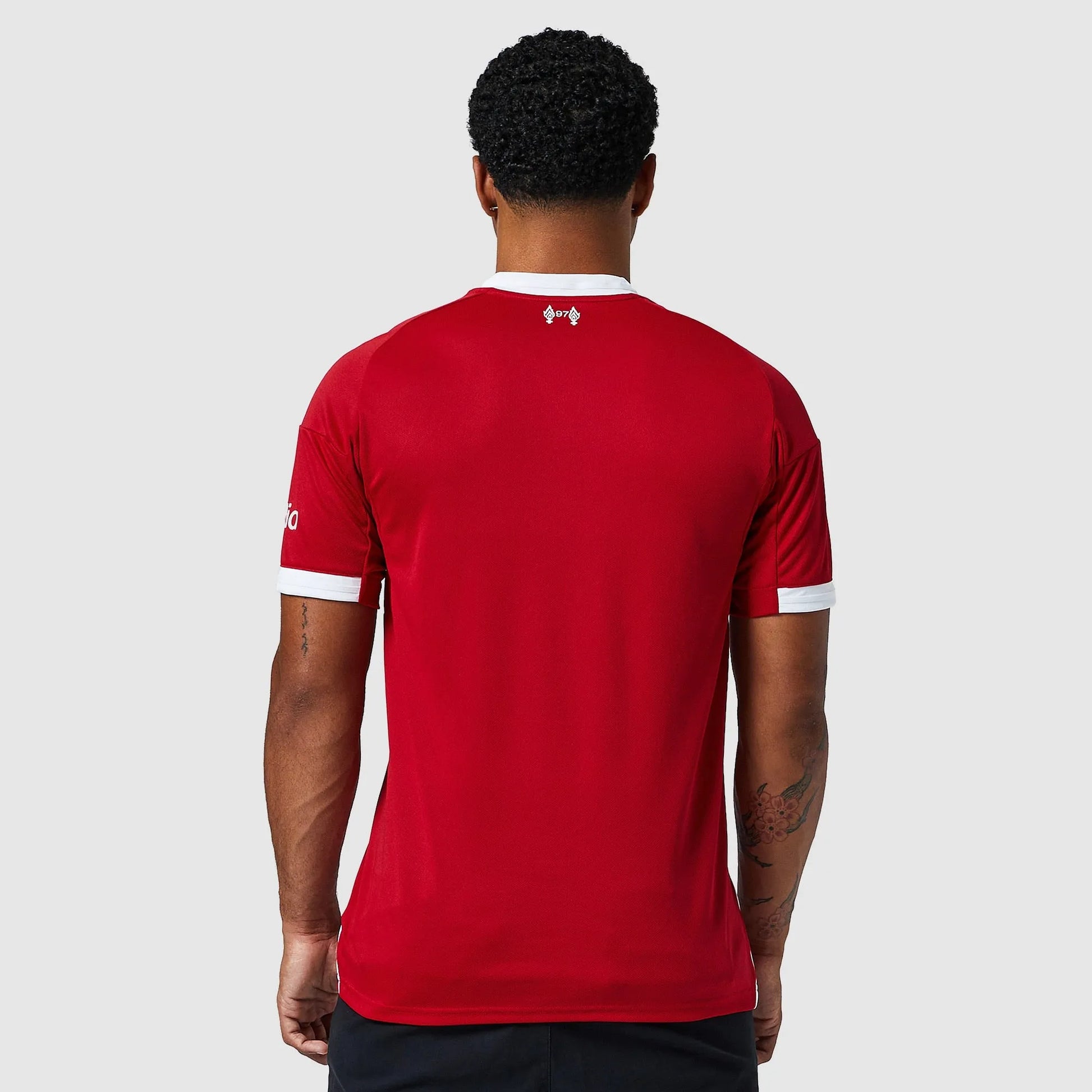Camisa Adidas Liverpool 25/26 Home, Camisa Futebol, Adidas, Ficha do Produto TecnologiaAeroReady: Sistema que controla o excesso de umidade do corpo, garantindo a rápida secagem do suor durante os exercícios. Composição: 100% PoliésterMarca: AdidasIndicada para: Jogo/CasualGênero: MasculinoEscudo: BordadoOrigem: ImportadoManga: Curta-PIQUE DE JOGADOR