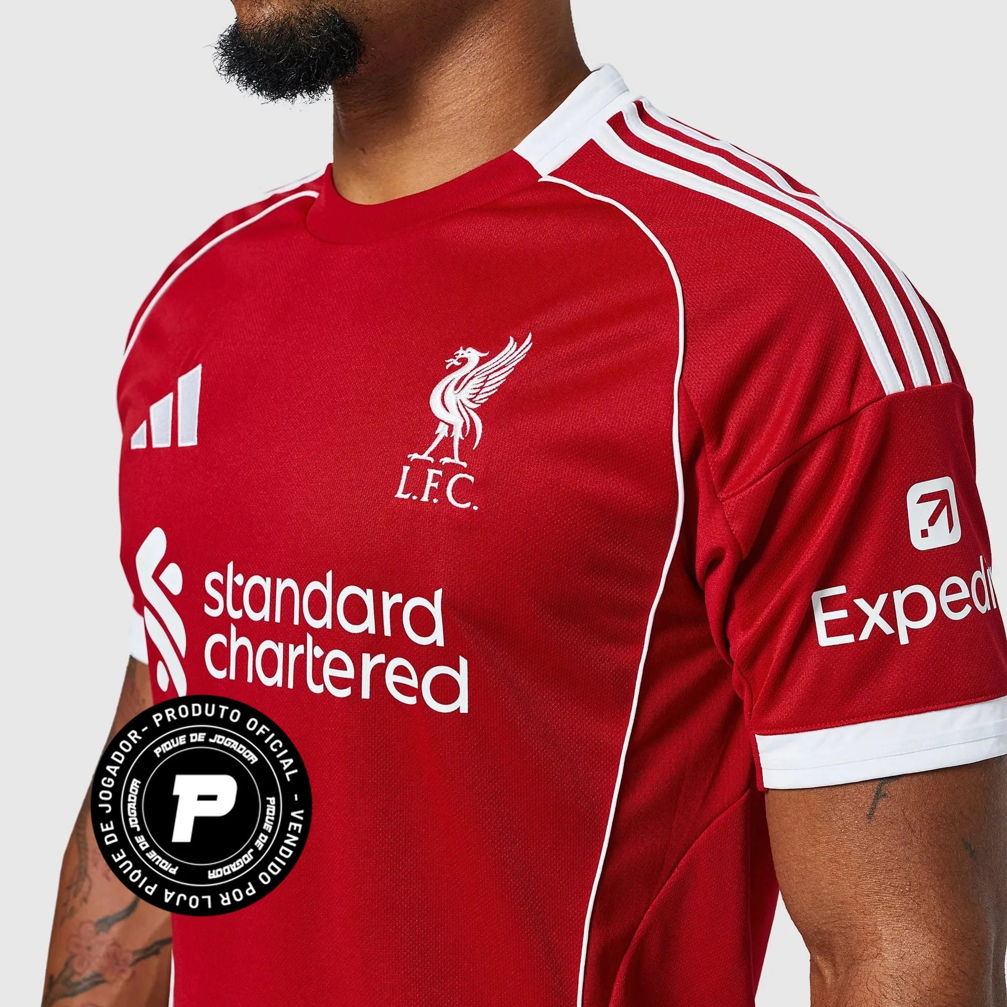 Camisa Adidas Liverpool 25/26 Home, Camisa Futebol, Adidas, Ficha do Produto TecnologiaAeroReady: Sistema que controla o excesso de umidade do corpo, garantindo a rápida secagem do suor durante os exercícios. Composição: 100% PoliésterMarca: AdidasIndicada para: Jogo/CasualGênero: MasculinoEscudo: BordadoOrigem: ImportadoManga: Curta-PIQUE DE JOGADOR