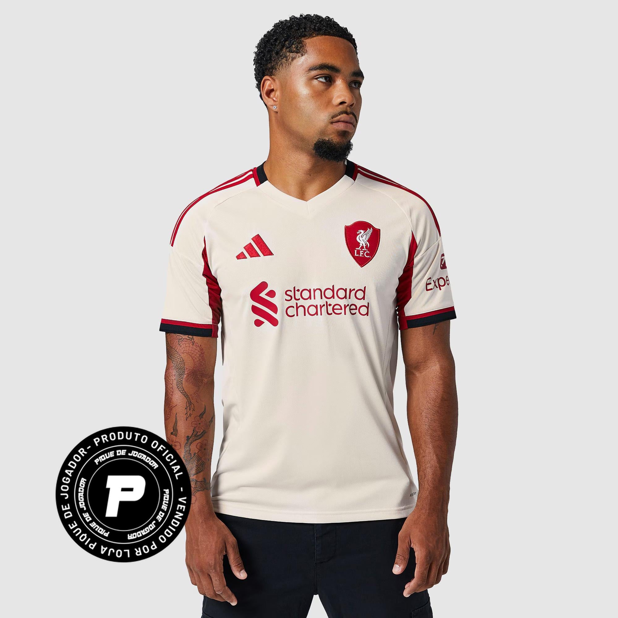 Camisa Adidas Liverpool 25/26 Away, Camisa Futebol, Adidas, Ficha do Produto TecnologiaAeroReady: Sistema que controla o excesso de umidade do corpo, garantindo a rápida secagem do suor durante os exercícios. Composição: 100% PoliésterMarca: AdidasIndicada para: Jogo/CasualGênero: MasculinoEscudo: BordadoOrigem: ImportadoManga: Curta-PIQUE DE JOGADOR