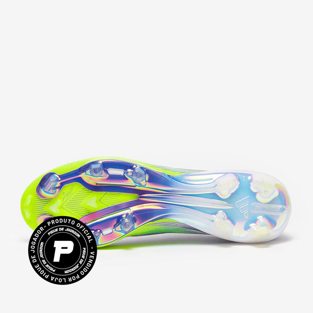Chuteira Adidas F50+ FG Elite, Chuteira, Adidas, Leveza e velocidade para campo gramado Encontre a sua velocidade para realmente se expressar em campo. Sinta a adrenalina com a chuteira adidas F50, desenvolvida para velocidade. Esta chuteira de Elite tem cabedal Fibertouch fino, língua em túnel com ajuste de compressão para contenção e textura Sprintweb 3D para ajudar a manter a bola por perto enquanto você voa. Desenvolvido para campos de grama seca, o solado Sprintframe 360 elástico oferece suporte a um r