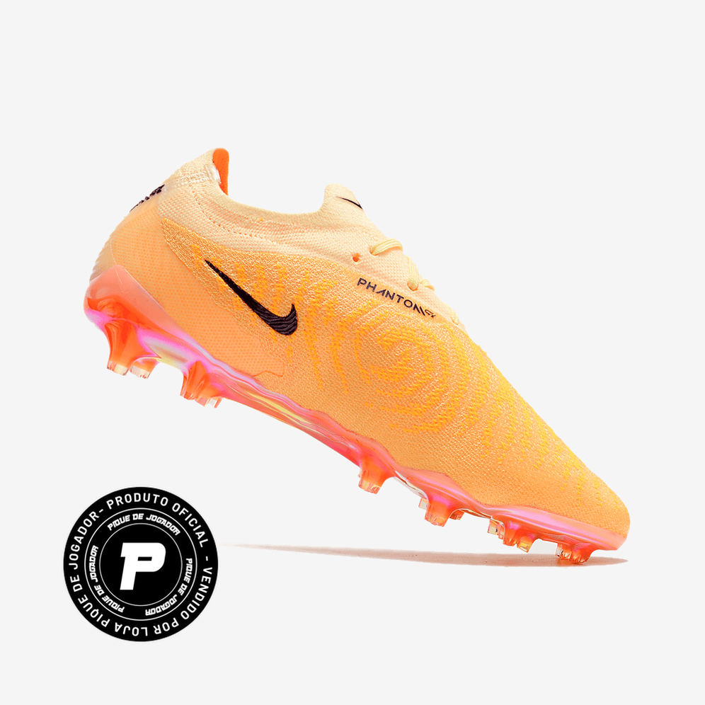 Chuteira Nike Phantom GX Elite Campo, , Arquibancada Esportes, A Chuteira Nike Phantom GX Elite Campo foi desenvolvida para jogadores que buscam o máximo em desempenho dentro dos gramados. Um modelo elite, com materiais profissionais e tecnologias que elevam seu jogo. Com estrutura leve, encaixe preciso e solado projetado para tração em alta velocidade, essa chuteira garante estabilidade e explosão nos momentos decisivos. Jogue como os melhores. Sinta a diferença nos pés. Ficha Técnica Nome: Chuteira Nike P