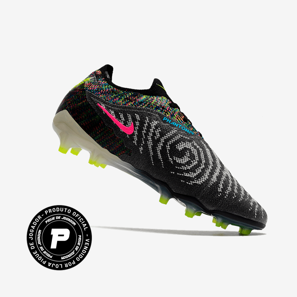 Chuteira Nike Phantom GX Elite Campo, , Arquibancada Esportes, A Chuteira Nike Phantom GX Elite Campo foi desenvolvida para jogadores que buscam o máximo em desempenho dentro dos gramados. Um modelo elite, com materiais profissionais e tecnologias que elevam seu jogo. Com estrutura leve, encaixe preciso e solado projetado para tração em alta velocidade, essa chuteira garante estabilidade e explosão nos momentos decisivos. Jogue como os melhores. Sinta a diferença nos pés. Ficha Técnica Nome: Chuteira Nike P