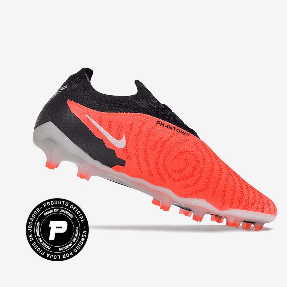 Chuteira Nike Phantom GX Elite Campo, , Arquibancada Esportes, A Chuteira Nike Phantom GX Elite Campo foi desenvolvida para jogadores que buscam o máximo em desempenho dentro dos gramados. Um modelo elite, com materiais profissionais e tecnologias que elevam seu jogo. Com estrutura leve, encaixe preciso e solado projetado para tração em alta velocidade, essa chuteira garante estabilidade e explosão nos momentos decisivos. Jogue como os melhores. Sinta a diferença nos pés. Ficha Técnica Nome: Chuteira Nike P