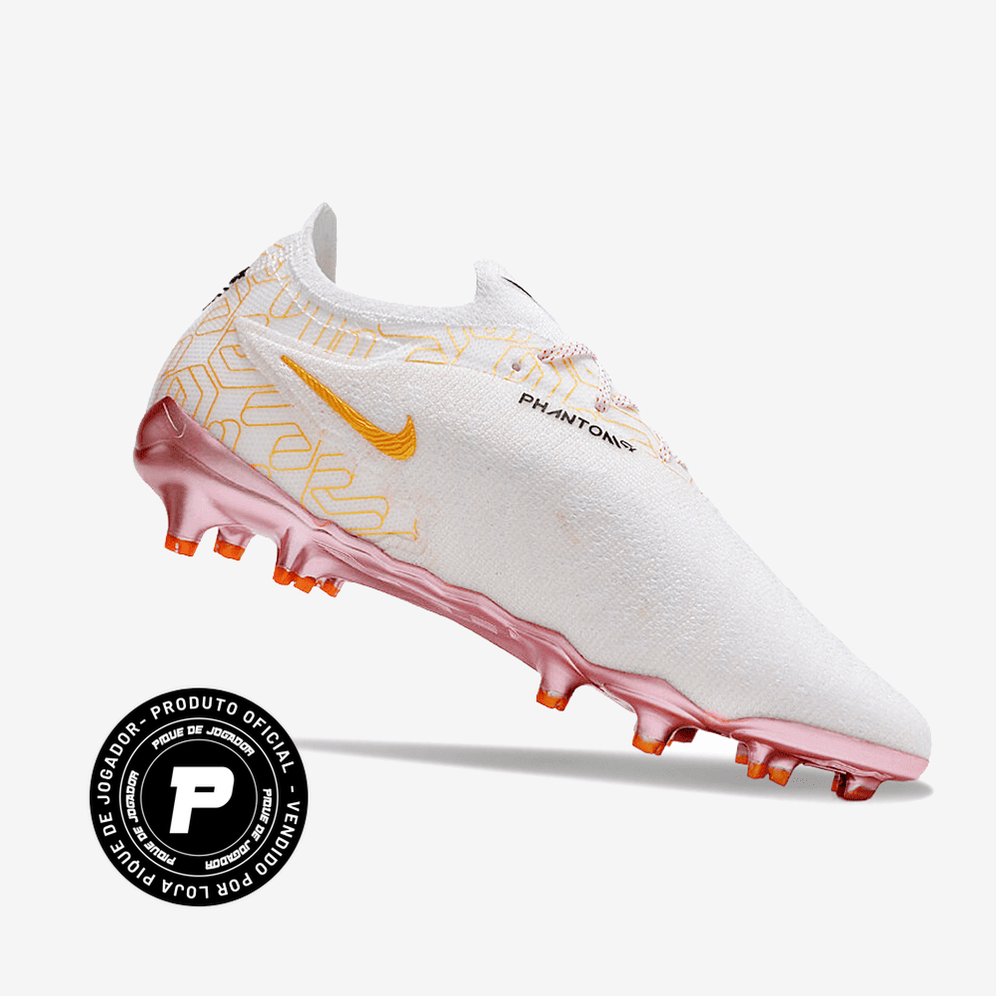 Chuteira Nike Phantom GX Elite Campo, , Arquibancada Esportes, A Chuteira Nike Phantom GX Elite Campo foi desenvolvida para jogadores que buscam o máximo em desempenho dentro dos gramados. Um modelo elite, com materiais profissionais e tecnologias que elevam seu jogo. Com estrutura leve, encaixe preciso e solado projetado para tração em alta velocidade, essa chuteira garante estabilidade e explosão nos momentos decisivos. Jogue como os melhores. Sinta a diferença nos pés. Ficha Técnica Nome: Chuteira Nike P