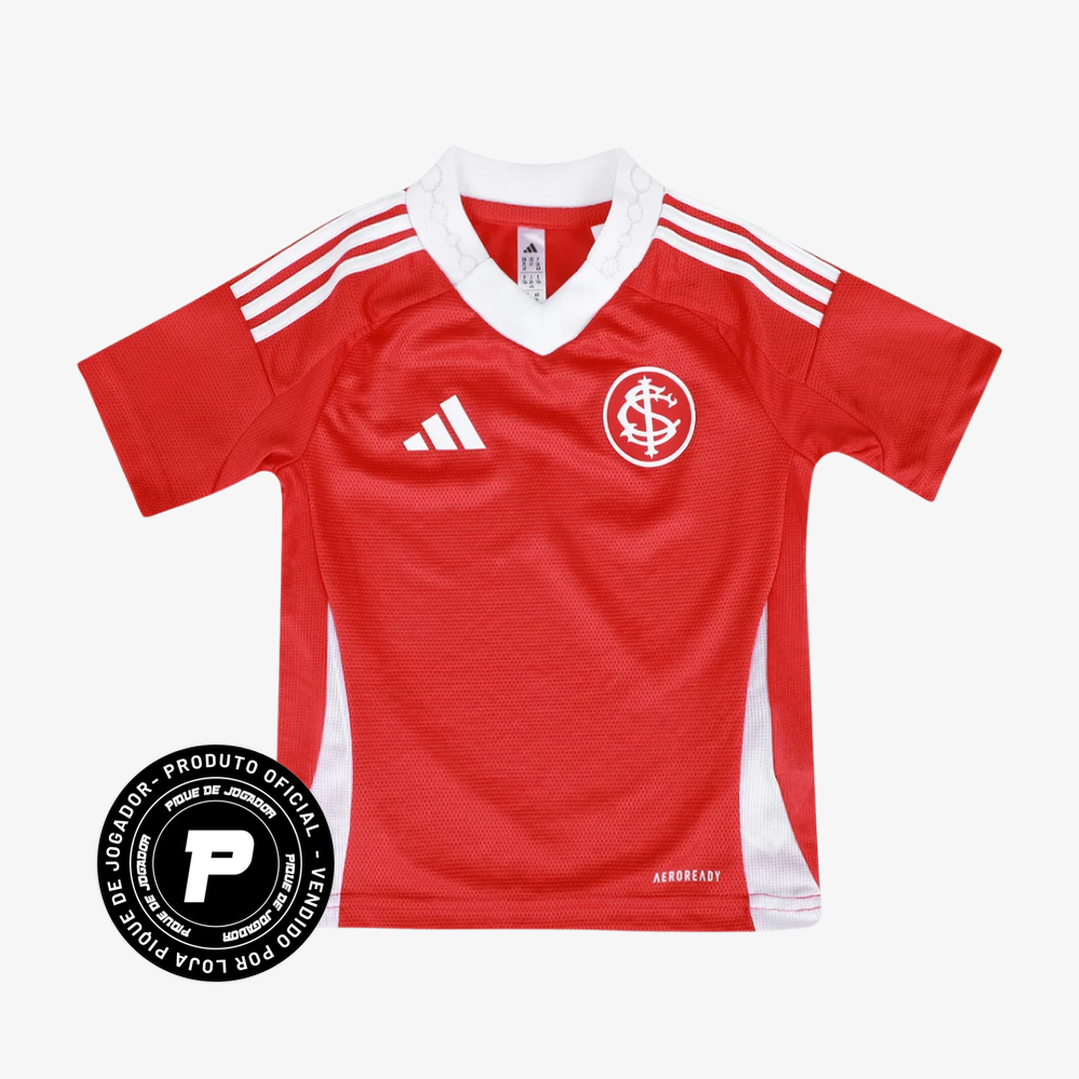 Conjunto Infantil Adidas Internacional 2025/26 I, Camisas de Futebol, PIQUE DE JOGADOR, O Conjunto Infantil Adidas Internacional 2025/26 I é a escolha ideal para os pequenos torcedores do Colorado. Inspirado no uniforme titular da temporada, traz o vermelho clássico em um design renovado, com camisa e short leves e confortáveis, perfeitos para o dia a dia ou momentos de torcida. Características e Benefícios Tecnologia AEROREADY, que afasta o suor da pele e proporciona frescor durante o uso Modelagem pensada