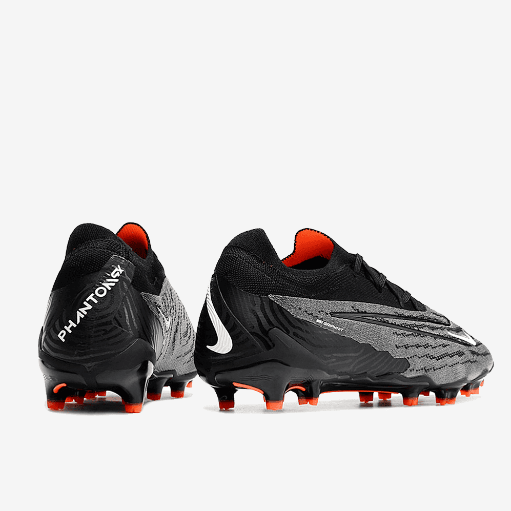 Chuteira Nike Phantom GX Elite Campo, , Arquibancada Esportes, A Chuteira Nike Phantom GX Elite Campo foi desenvolvida para jogadores que buscam o máximo em desempenho dentro dos gramados. Um modelo elite, com materiais profissionais e tecnologias que elevam seu jogo. Com estrutura leve, encaixe preciso e solado projetado para tração em alta velocidade, essa chuteira garante estabilidade e explosão nos momentos decisivos. Jogue como os melhores. Sinta a diferença nos pés. Ficha Técnica Nome: Chuteira Nike P