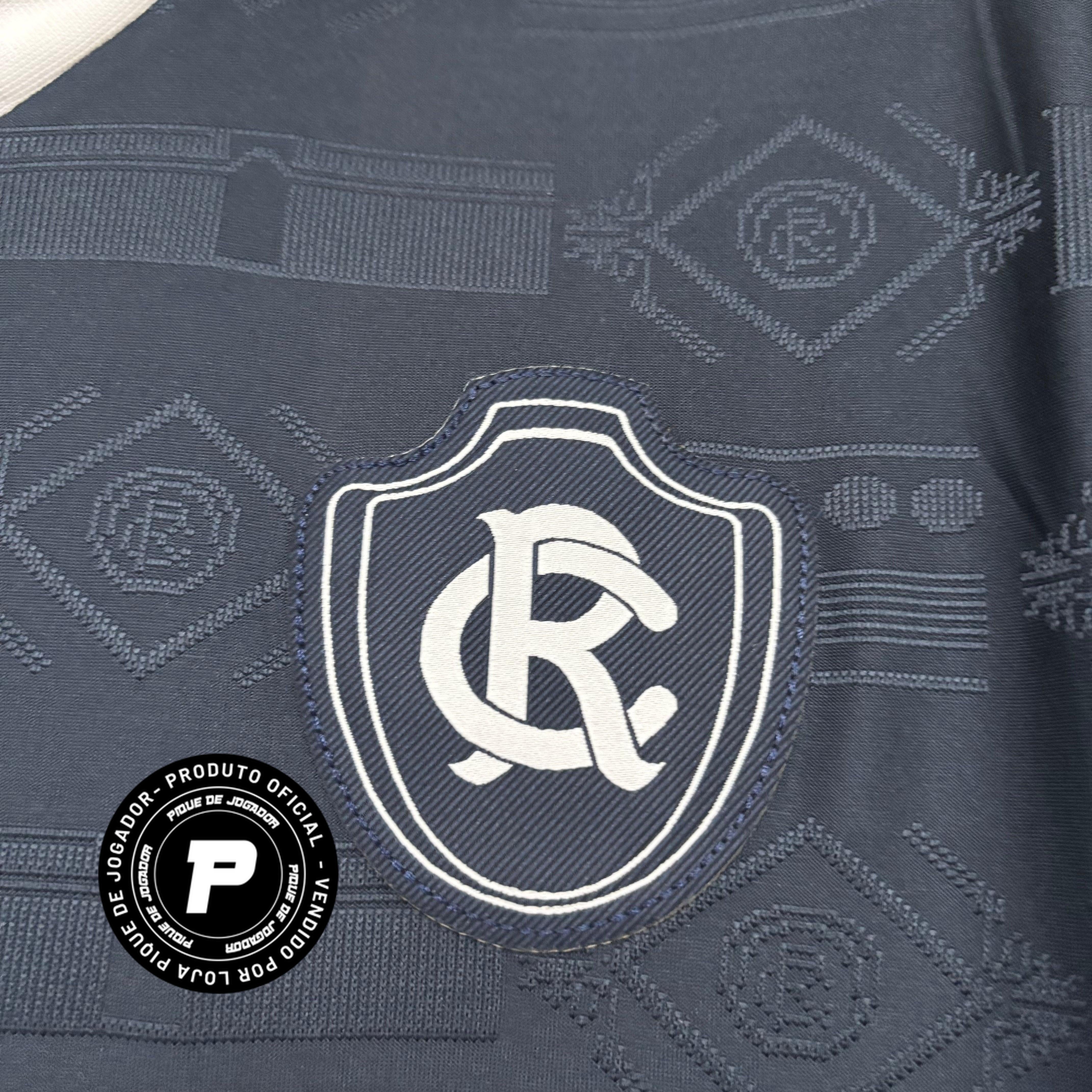 Camisa Volt Clube do Remo 2026 Home C/ Patrocínios, , PIQUE DE JOGADOR, Camisa Oficial – Lançamento 2026 Apresentamos a Camisa Oficial Lançamento 2026, desenvolvida para quem carrega tradição, orgulho e modernidade em cada detalhe. Com design sofisticado e acabamento premium, o modelo traz uma identidade visual elegante em tom azul marinho, valorizada por grafismos sutis que homenageiam a história e a grandeza do clube. Produzida com tecido tecnológico de alta performance, a camisa oferece leveza, respirabi