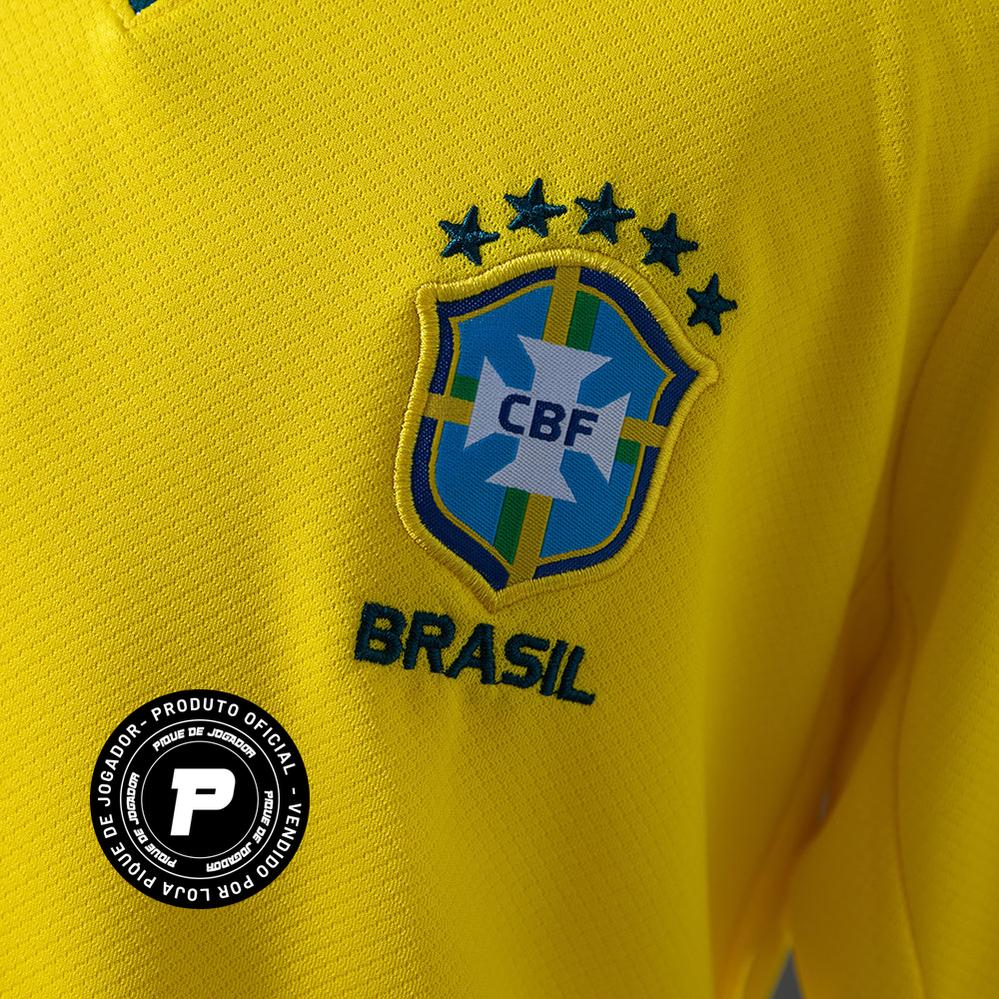 Kit Infantil Feminina Brasil 2026/27 Copa do Mundo I Torcedor, Kit Infantil Brasil Titular 26/27 - Copa do Mundo, PIQUE DE JOGADOR, O Kit Infantil Feminina Brasil 2026/27 Copa do Mundo I Torcedor foi desenvolvido para as pequenas torcedoras que querem vestir as cores da Seleção Brasileira com orgulho e estilo. Inspirado no uniforme principal utilizado pela equipe na temporada 2026/27 e na Copa do Mundo, o conjunto traz o design clássico que representa a tradição do futebol brasileiro. O kit é composto por c