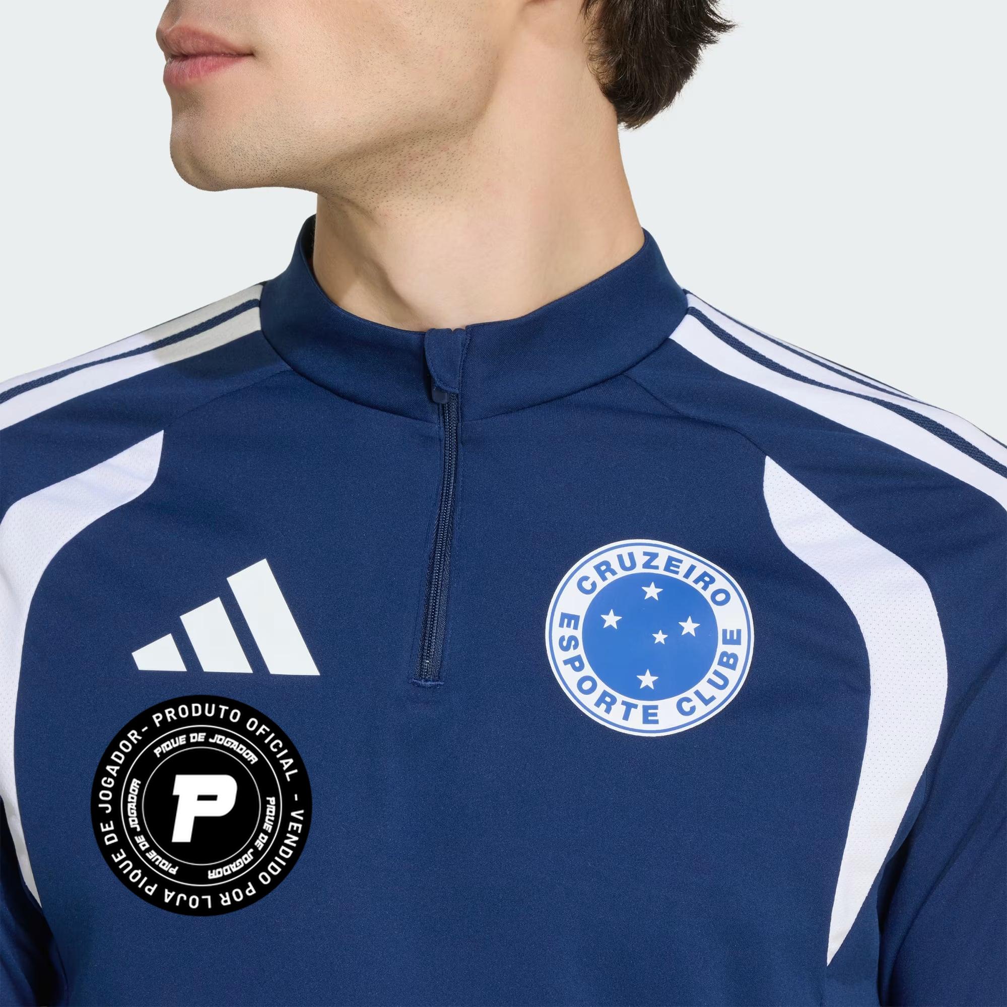 Blusa de Treino Adidas Cruzeiro 26/27, Camisa Futebol, Adidas, JAQUETA DE MODELAGEM JUSTA COM TECIDO FORMOTION Entre em campo de futebol com confiança com a Camiseta Treino Competition Cruzeiro 26. Projetada para entusiastas do futebol que valorizam o desempenho e o estilo, esta Camiseta Treino Competition Cruzeiro 26 faz parte da linha TIRO26 Competition, que reflete a herança do futebol da adidas com um toque moderno. Fabricada com materiais de alta qualidade, o conforto está no centro da peça, quer você 