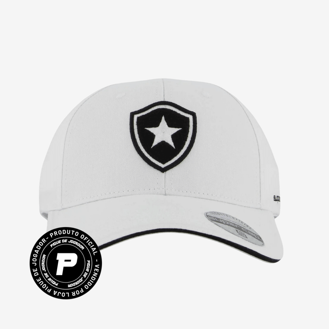 Boné Botafogo Essential Branco, , PIQUE DE JOGADOR, O Boné Botafogo Classic Branco - OFICIAL LICENCIADO é a opção perfeita para os torcedores que prezam por conforto e um visual discreto. No estilo dad hat, o modelo é confeccionado em sarja tinturada 100% algodão, garantindo leveza e ajuste macio à cabeça. O escudo bordado na parte frontal e o bordado lateral agregam um toque especial ao design. A aba curva reforça o estilo casual, enquanto a fivela personalizada no regulador proporciona um encaixe confortá
