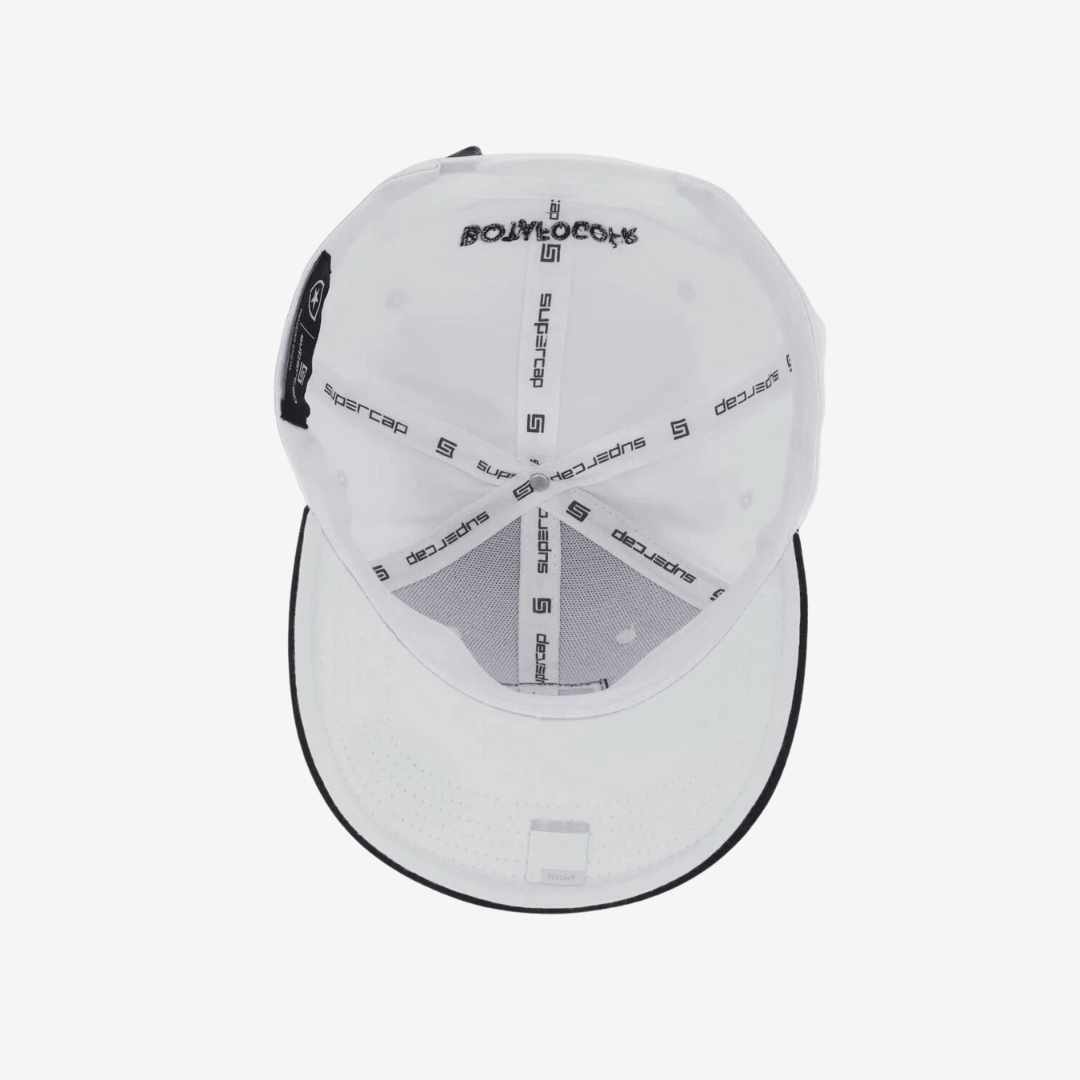 Boné Botafogo Essential Branco, , PIQUE DE JOGADOR, O Boné Botafogo Classic Branco - OFICIAL LICENCIADO é a opção perfeita para os torcedores que prezam por conforto e um visual discreto. No estilo dad hat, o modelo é confeccionado em sarja tinturada 100% algodão, garantindo leveza e ajuste macio à cabeça. O escudo bordado na parte frontal e o bordado lateral agregam um toque especial ao design. A aba curva reforça o estilo casual, enquanto a fivela personalizada no regulador proporciona um encaixe confortá