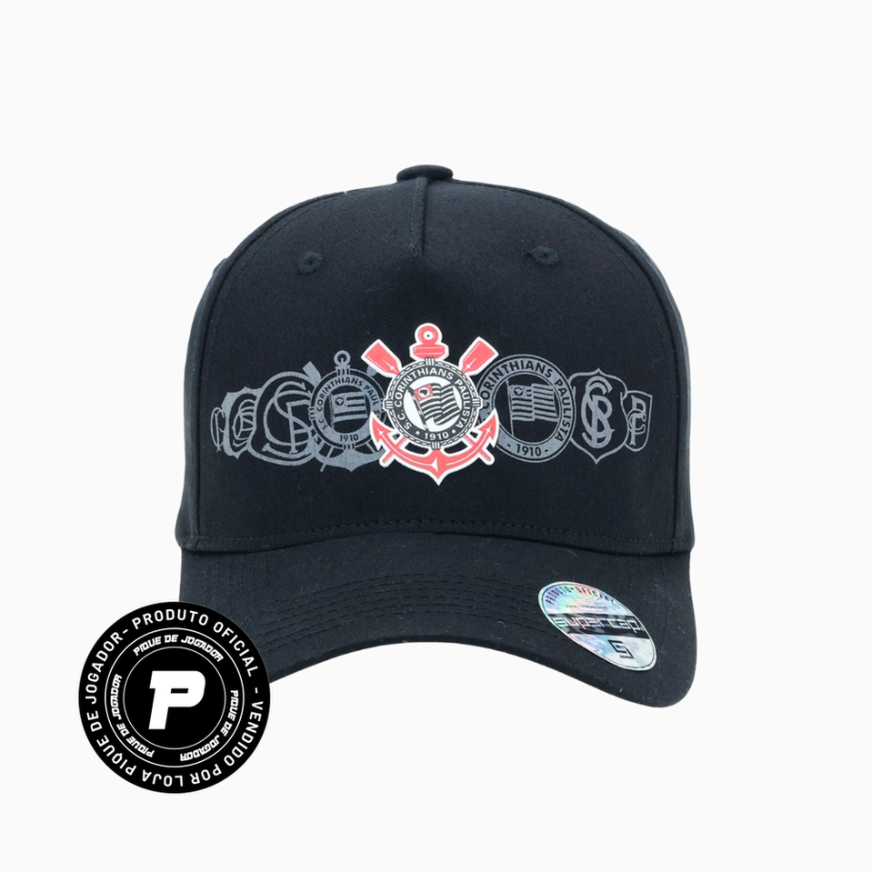 Boné Corinthians Escudos Historicos, , PIQUE DE JOGADOR, Boné Corinthians Escudos Históricos - Preto Um item que carrega a alma do Corinthians na cabeça e na história. O Boné Escudos Históricos homenageia os principais símbolos que marcaram gerações no clube, estampando com orgulho os escudos clássicos que fizeram do Timão uma lenda. Com visual marcante, tecido resistente e acabamento premium, ele é a escolha ideal para o torcedor que vive o Corinthians além das quatro linhas. Destaques do Produto Produto O