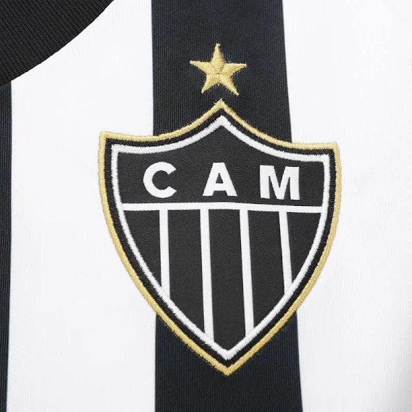 Camisa Adidas Atlético Mineiro 25/26 Home C/ Patrocínios, Camisa Futebol, Adidas, Ficha do Produto TecnologiaAeroReady: Sistema que controla o excesso de umidade do corpo, garantindo a rápida secagem do suor durante os exercícios. Composição: 100% PoliésterMarca: AdidasIndicada para: Jogo/CasualGênero: MasculinoEscudo: BordadoOrigem: ImportadoManga: Curta PERSONALIZAÇÃO COM QUALIDADE OFICIAL Durável Maleável Não perde a cor-PIQUE DE JOGADOR