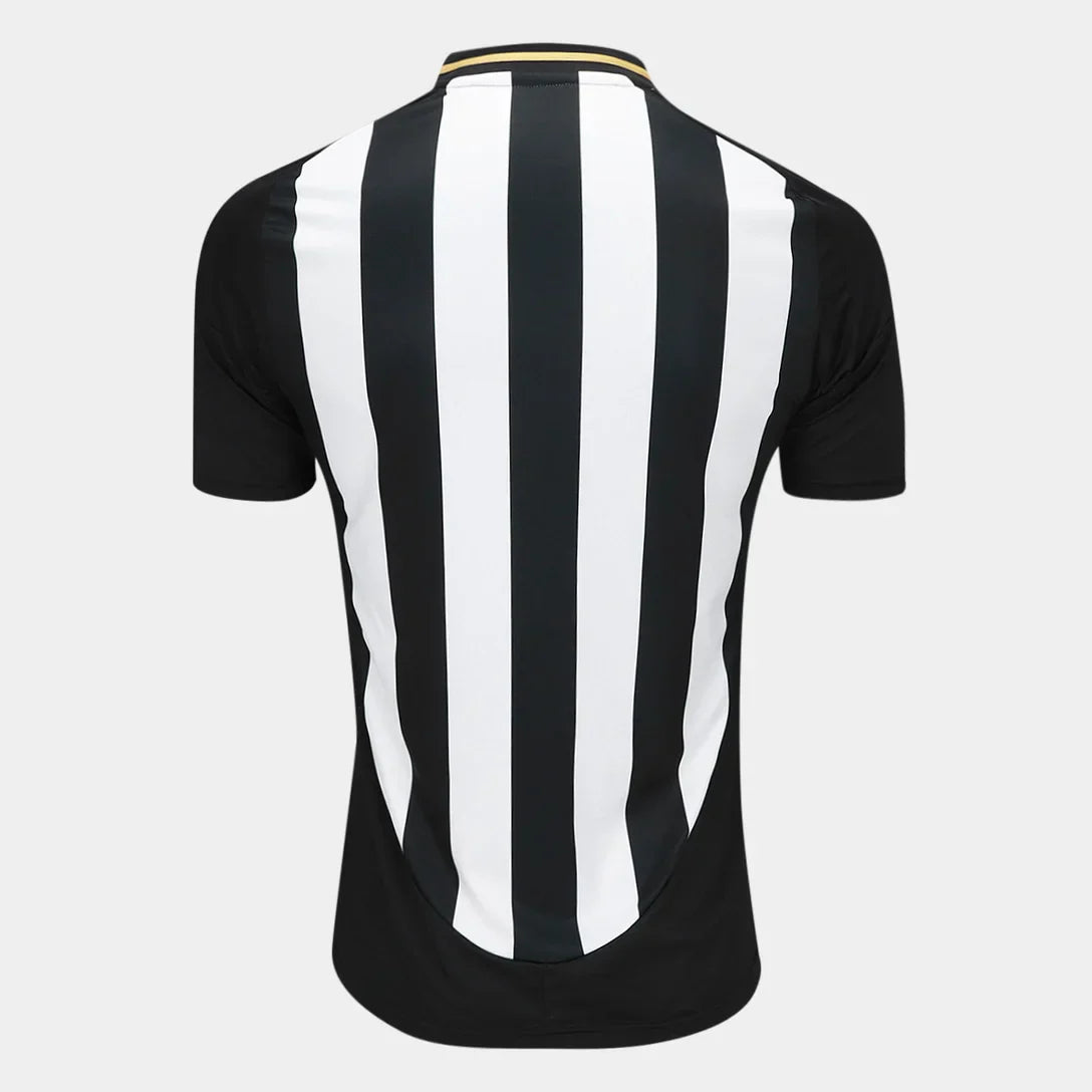 Camisa Adidas Atlético Mineiro 25/26 Home (PRONTA ENTREGA), Camisa Futebol, Adidas, Ficha do Produto TecnologiaAeroReady: Sistema que controla o excesso de umidade do corpo, garantindo a rápida secagem do suor durante os exercícios. Composição: 100% PoliésterMarca: AdidasIndicada para: Jogo/CasualGênero: MasculinoEscudo: BordadoOrigem: ImportadoManga: Curta PERSONALIZAÇÃO COM QUALIDADE OFICIAL Durável Maleável Não perde a cor-PIQUE DE JOGADOR