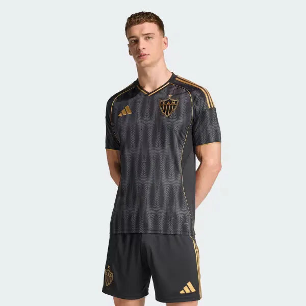 Camisa Adidas Atlético Mineiro 25/26 Third, Camisa Futebol, Adidas, Ficha do Produto TecnologiaAeroReady: Sistema que controla o excesso de umidade do corpo, garantindo a rápida secagem do suor durante os exercícios. Composição: 100% PoliésterMarca: AdidasIndicada para: Jogo/CasualGênero: MasculinoEscudo: BordadoOrigem: ImportadoManga: Curta PERSONALIZAÇÃO COM QUALIDADE OFICIAL Durável Maleável Não perde a cor-PIQUE DE JOGADOR