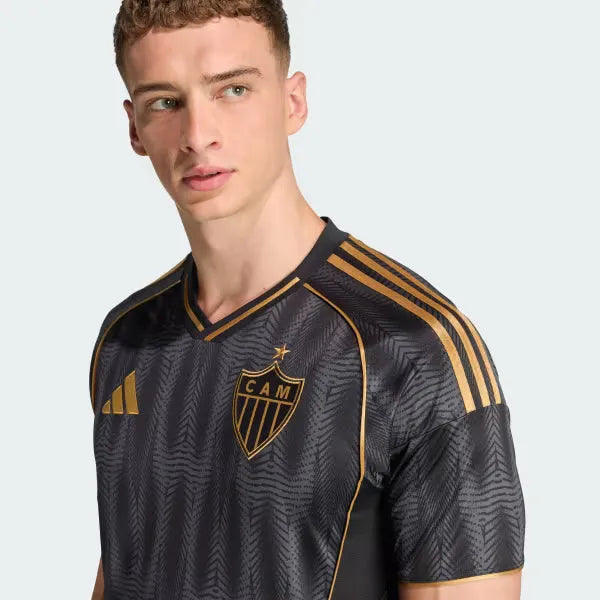 Camisa Adidas Atlético Mineiro 25/26 Third, Camisa Futebol, Adidas, Ficha do Produto TecnologiaAeroReady: Sistema que controla o excesso de umidade do corpo, garantindo a rápida secagem do suor durante os exercícios. Composição: 100% PoliésterMarca: AdidasIndicada para: Jogo/CasualGênero: MasculinoEscudo: BordadoOrigem: ImportadoManga: Curta PERSONALIZAÇÃO COM QUALIDADE OFICIAL Durável Maleável Não perde a cor-PIQUE DE JOGADOR