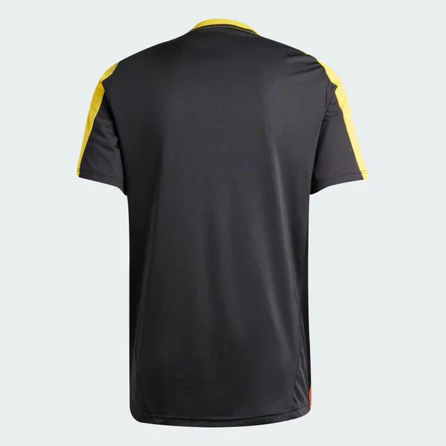 Camisa Adidas Atlético Mineiro 25/26 Treino, Camisa Futebol, Adidas, Ficha do Produto TecnologiaAeroReady: Sistema que controla o excesso de umidade do corpo, garantindo a rápida secagem do suor durante os exercícios. Composição: 100% PoliésterMarca: AdidasIndicada para: Jogo/CasualGênero: MasculinoEscudo: BordadoOrigem: ImportadoManga: Curta-PIQUE DE JOGADOR