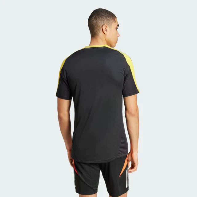 Camisa Adidas Atlético Mineiro 25/26 Treino, Camisa Futebol, Adidas, Ficha do Produto TecnologiaAeroReady: Sistema que controla o excesso de umidade do corpo, garantindo a rápida secagem do suor durante os exercícios. Composição: 100% PoliésterMarca: AdidasIndicada para: Jogo/CasualGênero: MasculinoEscudo: BordadoOrigem: ImportadoManga: Curta-PIQUE DE JOGADOR