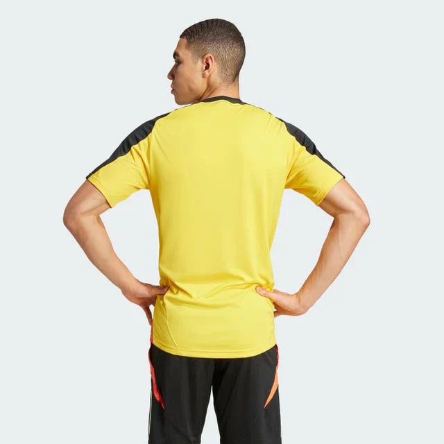 Camisa Adidas Atlético Mineiro 25/26 Treino II, Camisa Futebol, Adidas, Ficha do Produto TecnologiaAeroReady: Sistema que controla o excesso de umidade do corpo, garantindo a rápida secagem do suor durante os exercícios. Composição: 100% PoliésterMarca: AdidasIndicada para: Jogo/CasualGênero: MasculinoEscudo: BordadoOrigem: ImportadoManga: Curta-PIQUE DE JOGADOR