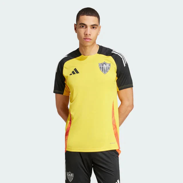 Camisa Adidas Atlético Mineiro 25/26 Treino II, Camisa Futebol, Adidas, Ficha do Produto TecnologiaAeroReady: Sistema que controla o excesso de umidade do corpo, garantindo a rápida secagem do suor durante os exercícios. Composição: 100% PoliésterMarca: AdidasIndicada para: Jogo/CasualGênero: MasculinoEscudo: BordadoOrigem: ImportadoManga: Curta-PIQUE DE JOGADOR