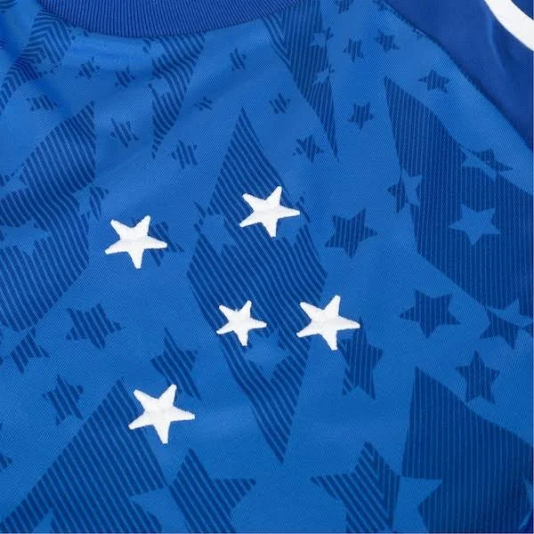 Camisa Adidas Cruzeiro 24/25 Home, Camisa Futebol, Adidas, Ficha do Produto TecnologiaAeroReady: Sistema que controla o excesso de umidade do corpo, garantindo a rápida secagem do suor durante os exercícios. Composição: 100% PoliésterMarca: AdidasIndicada para: Jogo/CasualGênero: MasculinoEscudo: EmborrachadoOrigem: ImportadoManga: Curta-PIQUE DE JOGADOR