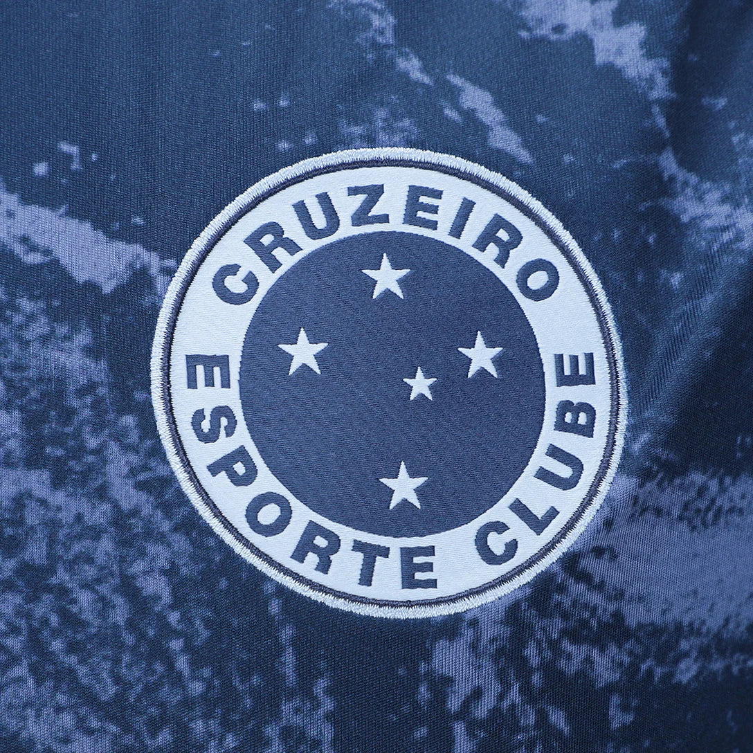 Camisa Adidas Cruzeiro 24/25 Third, Camisa Futebol, Adidas, Ficha do Produto TecnologiaAeroReady: Sistema que controla o excesso de umidade do corpo, garantindo a rápida secagem do suor durante os exercícios. Composição: 100% PoliésterMarca: AdidasIndicada para: Jogo/CasualGênero: MasculinoEscudo: EmborrachadoOrigem: ImportadoManga: Curta-PIQUE DE JOGADOR