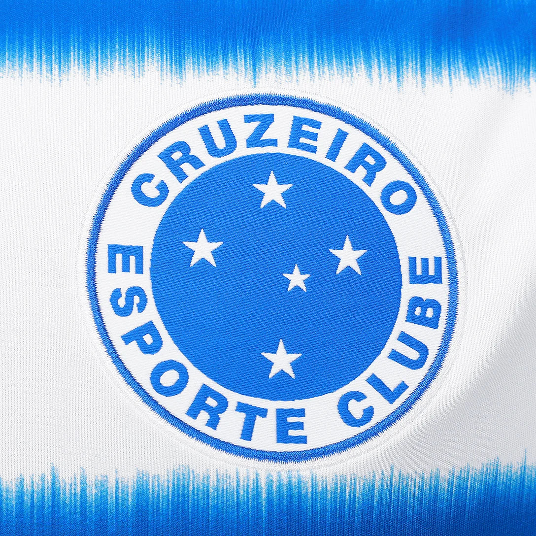 Camisa Adidas Cruzeiro 25/26 Away #25 L. Villalba, Camisa Futebol, Adidas, Ficha do Produto TecnologiaAeroReady: Sistema que controla o excesso de umidade do corpo, garantindo a rápida secagem do suor durante os exercícios. Composição: 100% PoliésterMarca: AdidasIndicada para: Jogo/CasualGênero: MasculinoEscudo: EmborrachadoOrigem: ImportadoManga: Curta-PIQUE DE JOGADOR