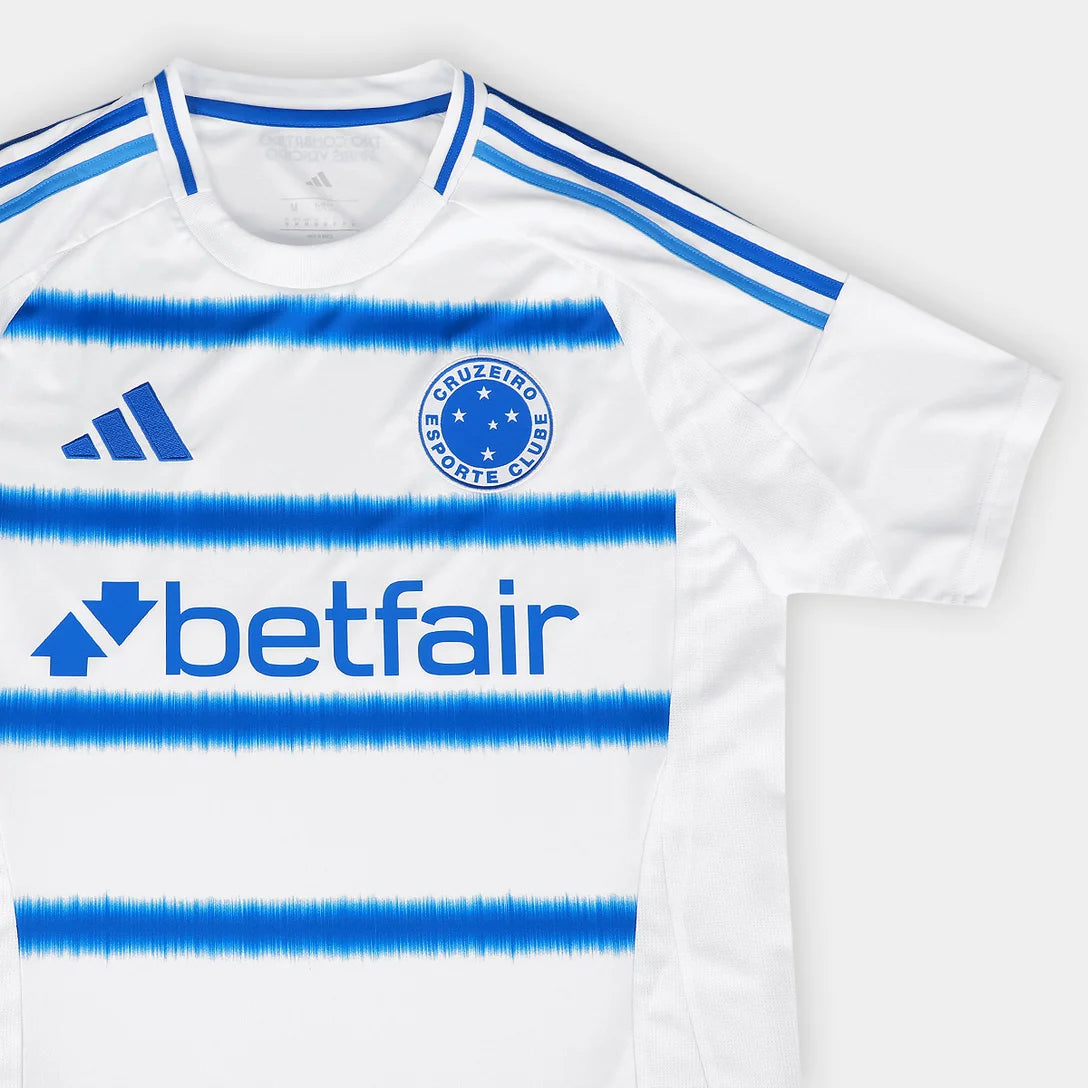 Camisa Adidas Cruzeiro 25/26 Away #25 L. Villalba, Camisa Futebol, Adidas, Ficha do Produto TecnologiaAeroReady: Sistema que controla o excesso de umidade do corpo, garantindo a rápida secagem do suor durante os exercícios. Composição: 100% PoliésterMarca: AdidasIndicada para: Jogo/CasualGênero: MasculinoEscudo: EmborrachadoOrigem: ImportadoManga: Curta-PIQUE DE JOGADOR