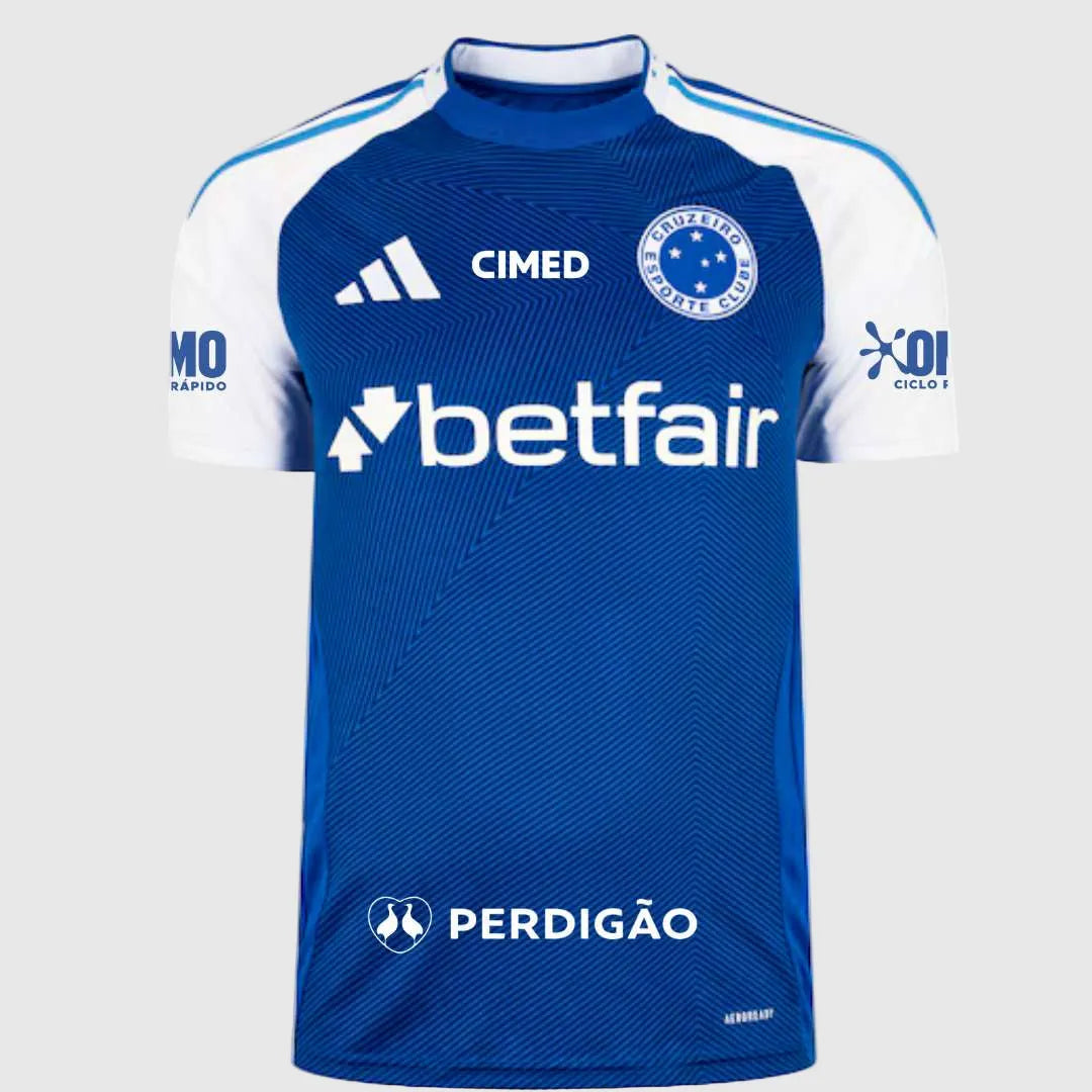 Camisa Adidas Cruzeiro 25/26 Home #25 L. Villalba, Camisa Futebol, Adidas, Ficha do Produto TecnologiaAeroReady: Sistema que controla o excesso de umidade do corpo, garantindo a rápida secagem do suor durante os exercícios. Composição: 100% PoliésterMarca: AdidasIndicada para: Jogo/CasualGênero: MasculinoEscudo: EmborrachadoOrigem: ImportadoManga: Curta-PIQUE DE JOGADOR