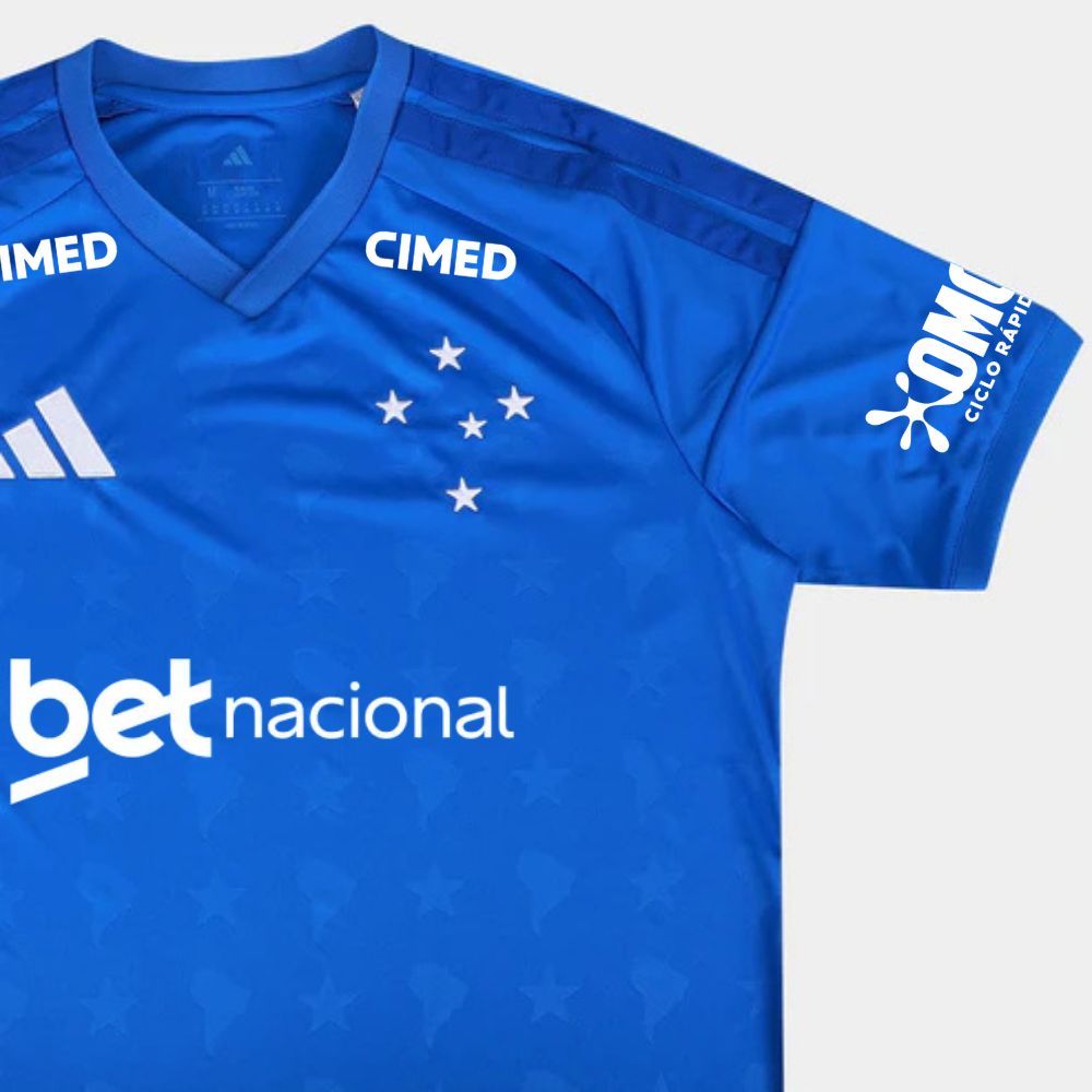 Camisa Adidas Cruzeiro 26/27 Home, Camisa Futebol, Adidas, Camisa de futebol com tecnologia Aeroready para ajudar você a se sentir confortável. Quando se trata de futebol, herança e inovação andam de mãos dadas. A Camisa I Cruzeiro 26 celebra a conexão celestial do clube com um design inspirado nas estrelas e no denim. O logo bordado da adidas e o escudo do clube adicionam autenticidade e orgulho ao visual, enquanto a tecnologia Aeroready ajuda a manter o conforto, seja torcendo nas arquibancadas ou jogando