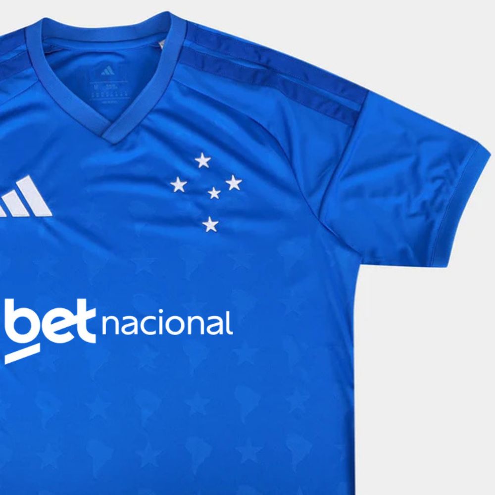 Camisa Adidas Cruzeiro 26/27 Home, Camisa Futebol, Adidas, Camisa de futebol com tecnologia Aeroready para ajudar você a se sentir confortável. Quando se trata de futebol, herança e inovação andam de mãos dadas. A Camisa I Cruzeiro 26 celebra a conexão celestial do clube com um design inspirado nas estrelas e no denim. O logo bordado da adidas e o escudo do clube adicionam autenticidade e orgulho ao visual, enquanto a tecnologia Aeroready ajuda a manter o conforto, seja torcendo nas arquibancadas ou jogando