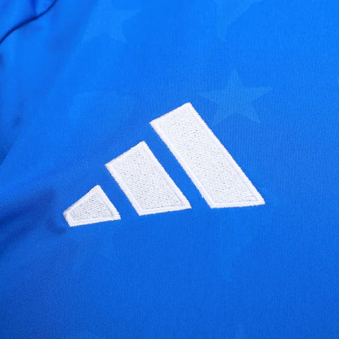 Camisa Adidas Cruzeiro 26/27 Home Manga Longa C/ Patrocínios, Camisa Futebol, Adidas, Camisa de futebol com tecnologia Aeroready para ajudar você a se sentir confortável. Quando se trata de futebol, herança e inovação andam de mãos dadas. A Camisa I Cruzeiro 26 celebra a conexão celestial do clube com um design inspirado nas estrelas e no denim. O logo bordado da adidas e o escudo do clube adicionam autenticidade e orgulho ao visual, enquanto a tecnologia Aeroready ajuda a manter o conforto, seja torcendo n