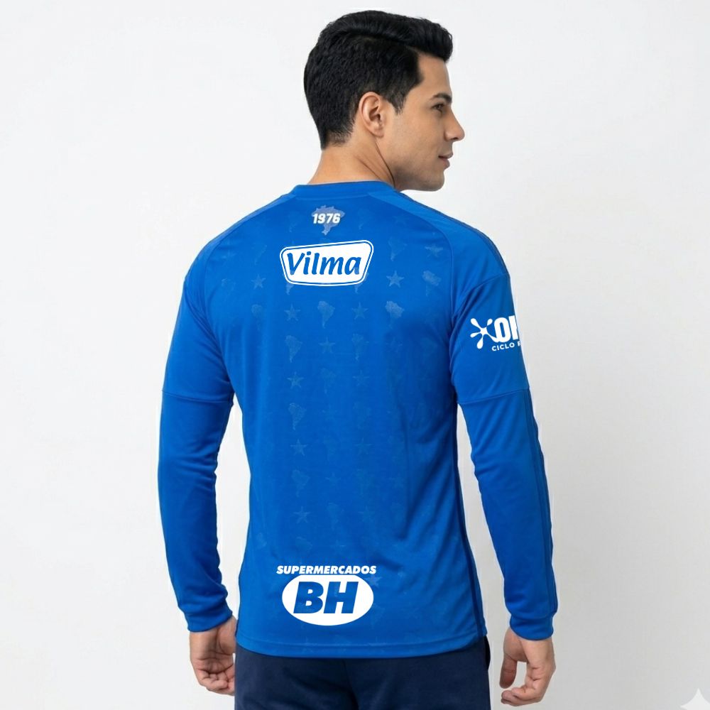 Camisa Adidas Cruzeiro 26/27 Home Manga Longa C/ Patrocínios, Camisa Futebol, Adidas, Camisa de futebol com tecnologia Aeroready para ajudar você a se sentir confortável. Quando se trata de futebol, herança e inovação andam de mãos dadas. A Camisa I Cruzeiro 26 celebra a conexão celestial do clube com um design inspirado nas estrelas e no denim. O logo bordado da adidas e o escudo do clube adicionam autenticidade e orgulho ao visual, enquanto a tecnologia Aeroready ajuda a manter o conforto, seja torcendo n