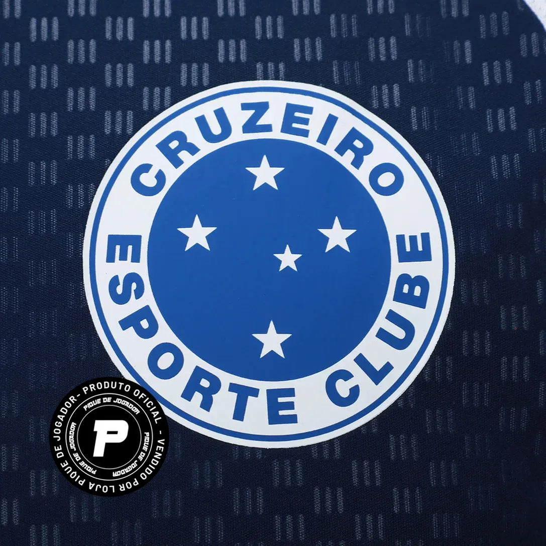 Camisa Adidas Cruzeiro 26/27 Treino C/ Patrocínios, Camisa Futebol, Adidas, Ficha do Produto Vista as cores celestes com a Camisa Cruzeiro 26/27 Treino Adidas Masculina! Perfeita para os torcedores mais apaixonados pelo Cabuloso, esta camisa Cruzeiro treino é a mesma usada pelos jogadores, ideal para elevar seu desempenho e estilo. Com design moderno e funcional em predominância azul e detalhes brancos, o artigo conta com as clássicas três listras nas mangas e o escudo do Cruzeiro em destaque no peito. Conf