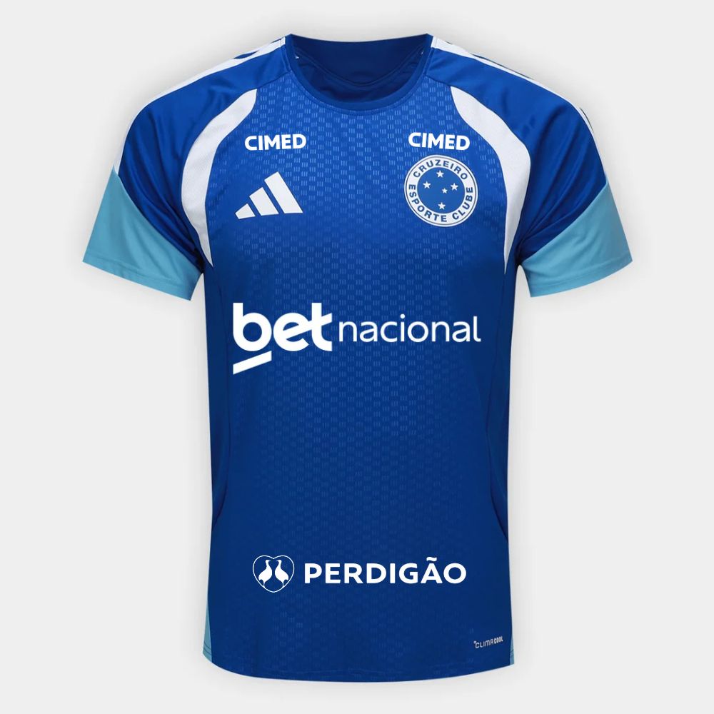 Camisa Adidas Cruzeiro 26/27 Treino C/ Patrocínios, Camisa Futebol, Adidas, Ficha do Produto Vista as cores celestes com a Camisa Cruzeiro 26/27 Treino Adidas Masculina! Perfeita para os torcedores mais apaixonados pelo Cabuloso, esta camisa Cruzeiro treino é a mesma usada pelos jogadores, ideal para elevar seu desempenho e estilo. Com design moderno e funcional em predominância azul e detalhes brancos, o artigo conta com as clássicas três listras nas mangas e o escudo do Cruzeiro em destaque no peito. Conf