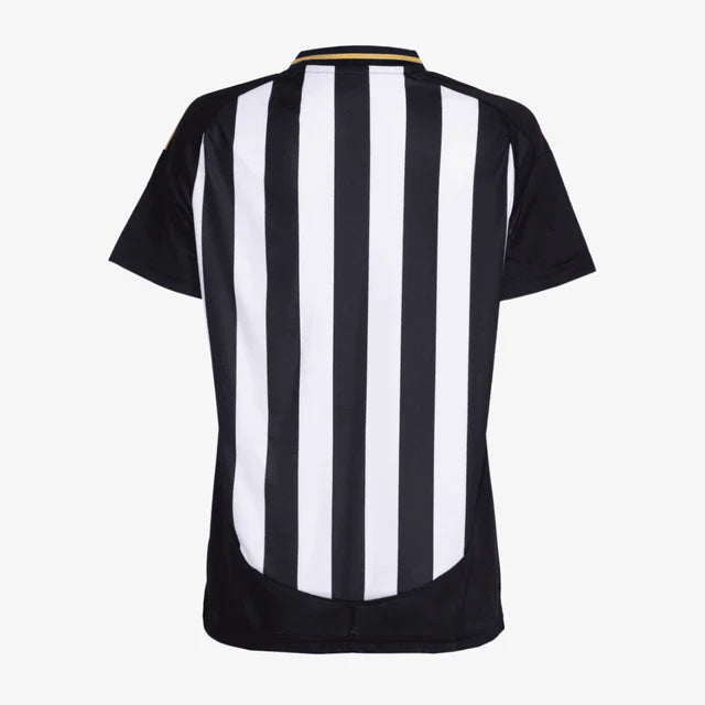 Camisa Adidas Feminina Atlético Mineiro 25/26 Home, Camisa Futebol, Adidas, Ficha do Produto TecnologiaAeroReady: Sistema que controla o excesso de umidade do corpo, garantindo a rápida secagem do suor durante os exercícios. Composição: 100% PoliésterMarca: AdidasIndicada para: Jogo/CasualGênero: MasculinoEscudo: BordadoOrigem: ImportadoManga: Curta PERSONALIZAÇÃO COM QUALIDADE OFICIAL Durável Maleável Não perde a cor-PIQUE DE JOGADOR