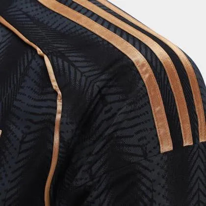 Camisa Adidas Feminina Atlético Mineiro 25/26 Third, Camisa Futebol, Adidas, Ficha do Produto TecnologiaAeroReady: Sistema que controla o excesso de umidade do corpo, garantindo a rápida secagem do suor durante os exercícios. Composição: 100% PoliésterMarca: AdidasIndicada para: Jogo/CasualGênero: MasculinoEscudo: BordadoOrigem: ImportadoManga: Curta PERSONALIZAÇÃO COM QUALIDADE OFICIAL Durável Maleável Não perde a cor-PIQUE DE JOGADOR