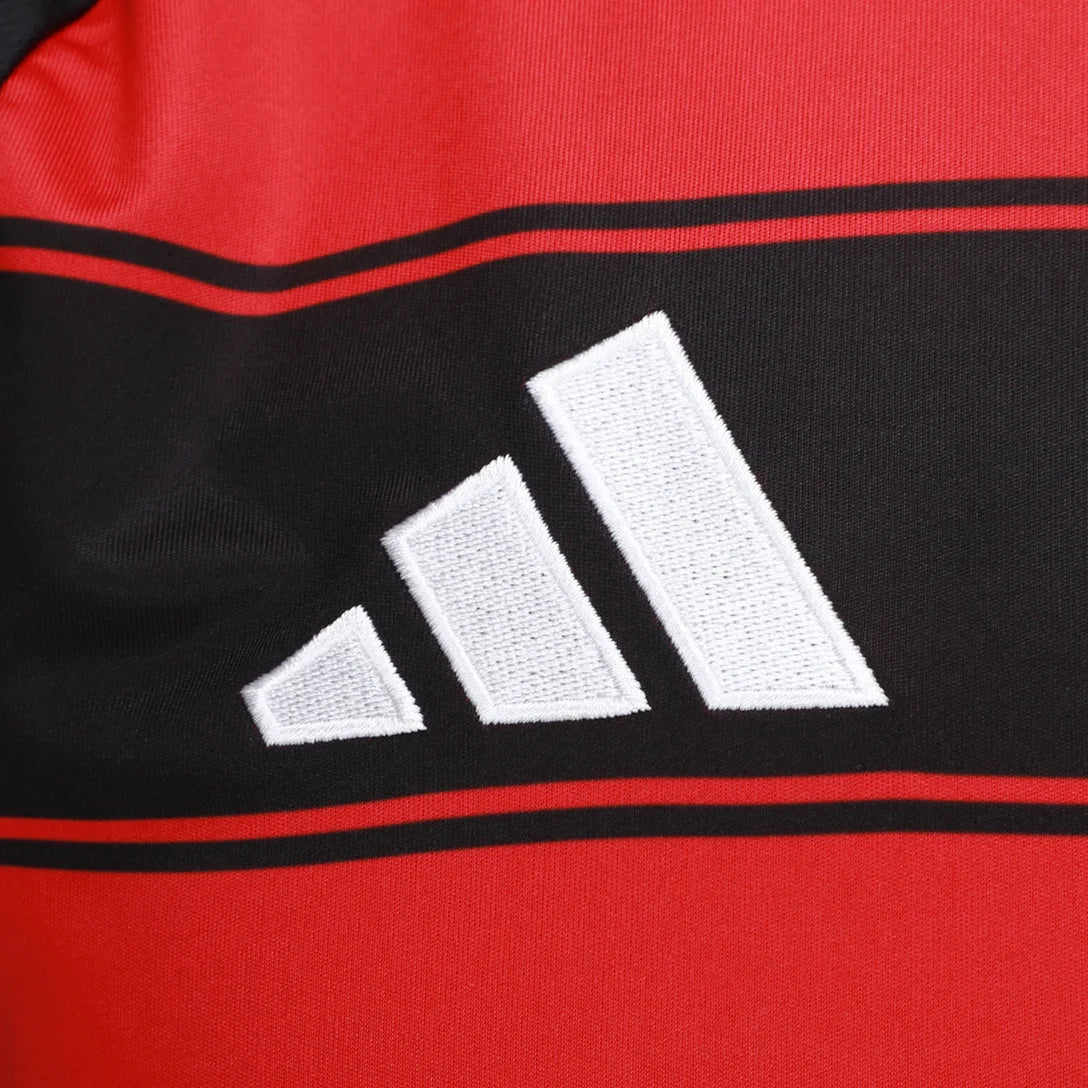 Camisa Adidas Flamengo 25/26 Home Campeão Libertadores 2025, Camisa Futebol, Adidas, Ficha do Produto TecnologiaAeroReady: Sistema que controla o excesso de umidade do corpo, garantindo a rápida secagem do suor durante os exercícios. Composição: 100% PoliésterMarca: AdidasIndicada para: Jogo/CasualGênero: MasculinoEscudo: BordadoOrigem: ImportadoManga: Curta-PIQUE DE JOGADOR